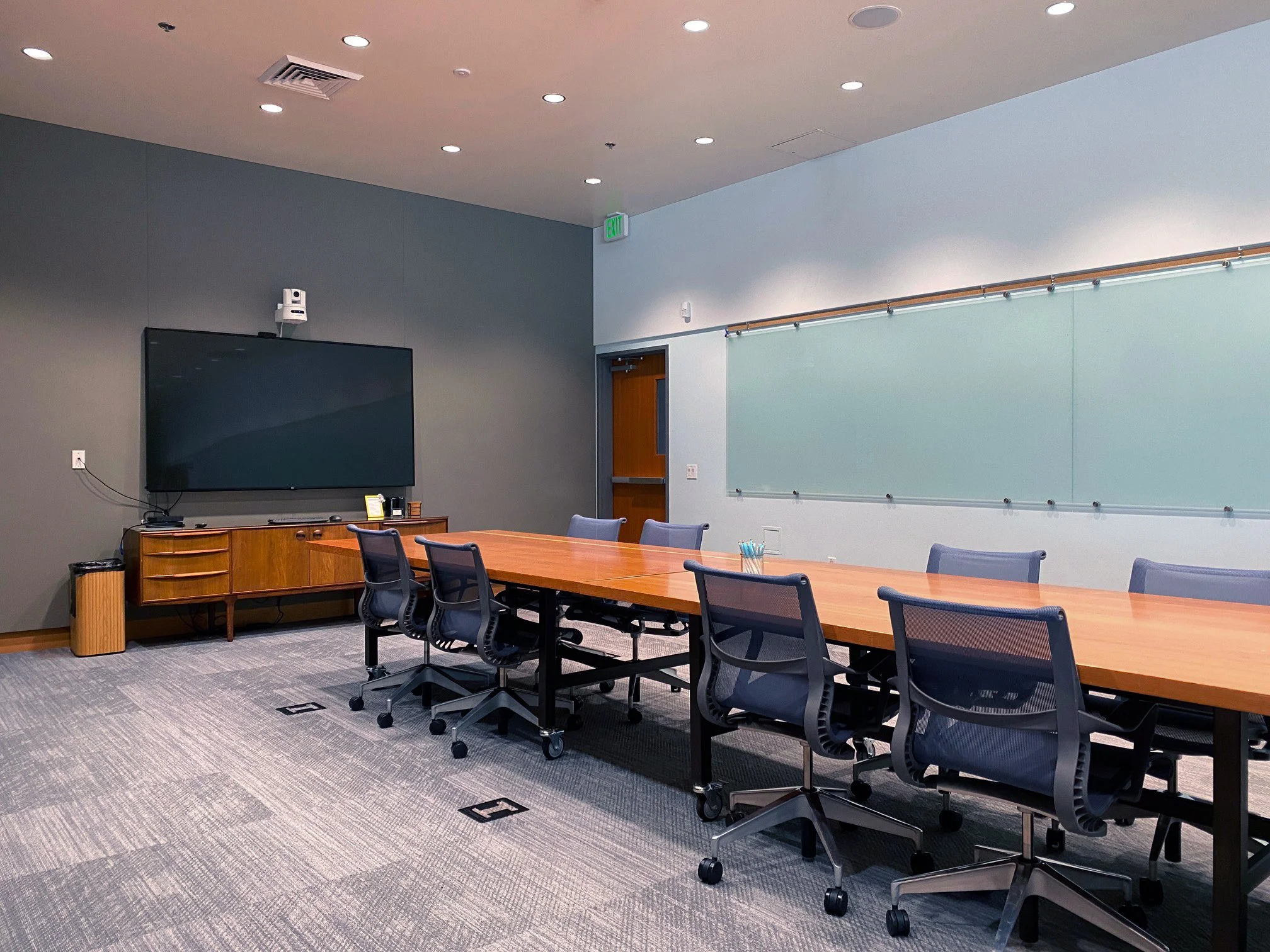 conference_table_04.jpeg