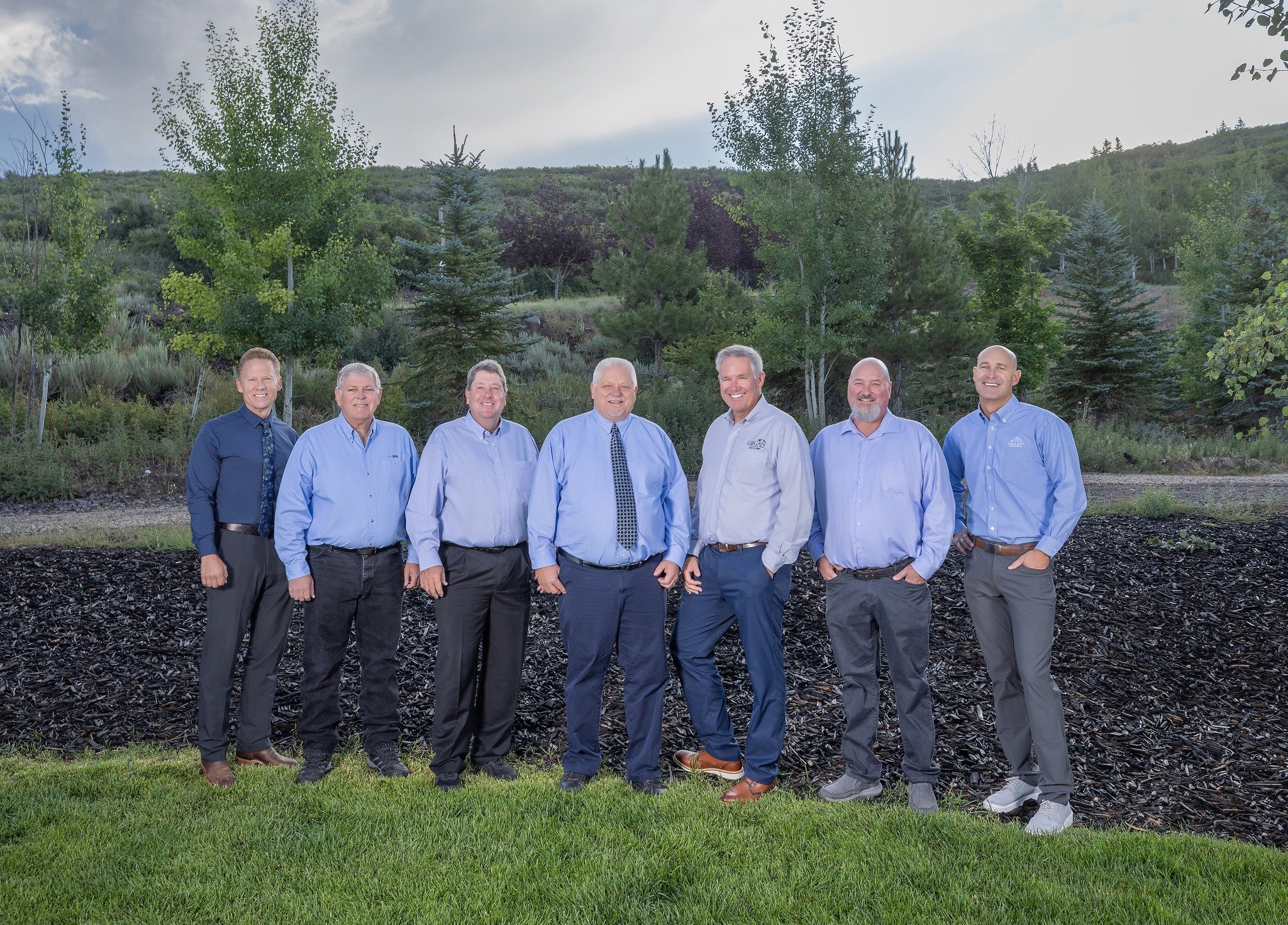 𝗖𝗼𝗻𝘀𝗶𝘀𝘁𝗲𝗻𝗰𝘆 𝗶𝗻 𝗯𝗿𝗮𝗻𝗱𝗶𝗻𝗴 𝗶𝘀 𝗸𝗲𝘆 𝗳𝗼𝗿 𝗯𝘂𝗶𝗹𝗱𝗶𝗻𝗴 𝗯𝗿𝗮𝗻𝗱 𝗿𝗲𝗰𝗼𝗴𝗻𝗶𝘁𝗶𝗼𝗻 𝗮𝗻𝗱 𝗹𝗼𝘆𝗮𝗹𝘁𝘆. By ensuring that all team members have uniform headshots with a consistent style and tone, businesses can create