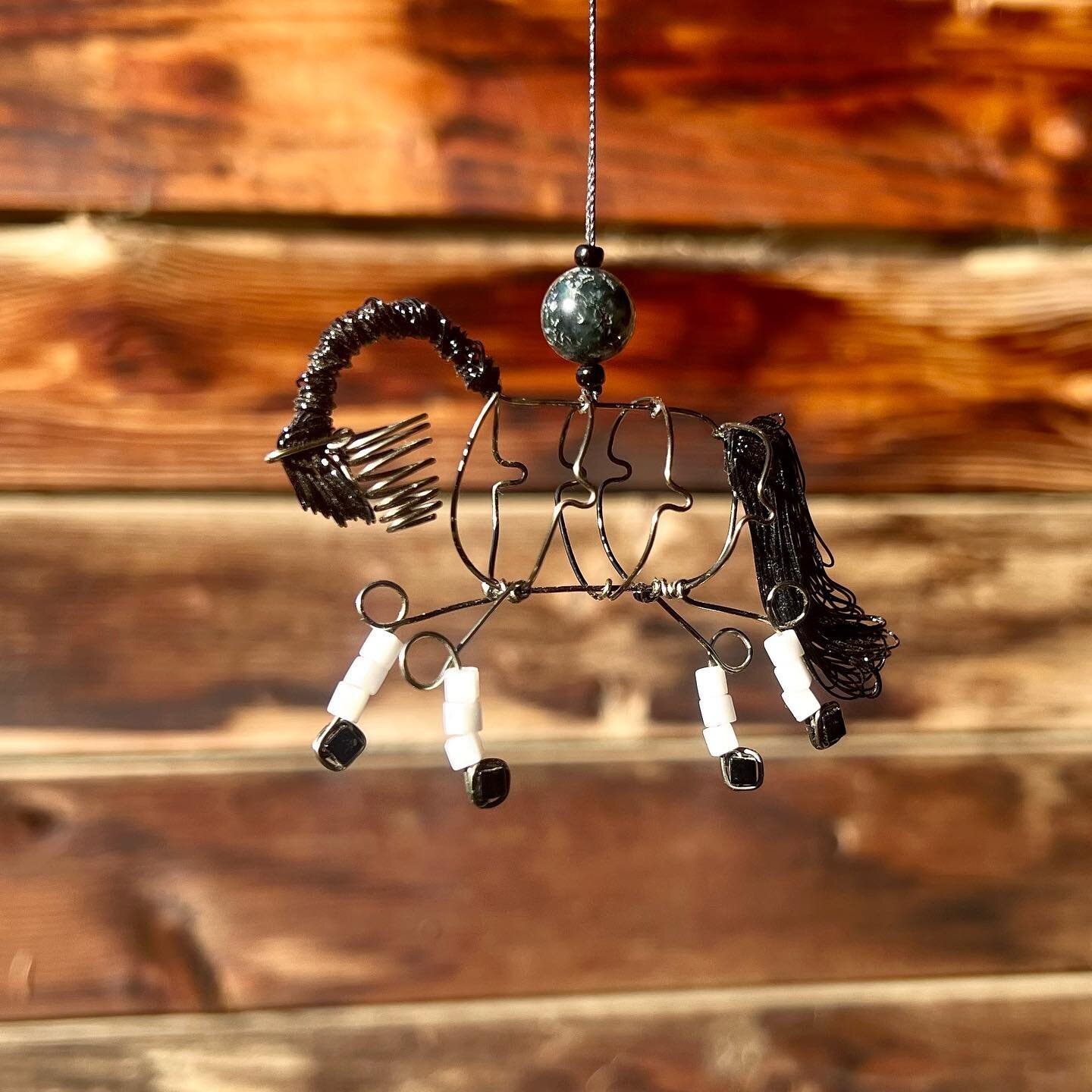 Arrow is available in the Sale Barn!
www.livewireart.com
#horsegifts #livewirehorses #horsegiftideas #shopsmall #smallbusiness