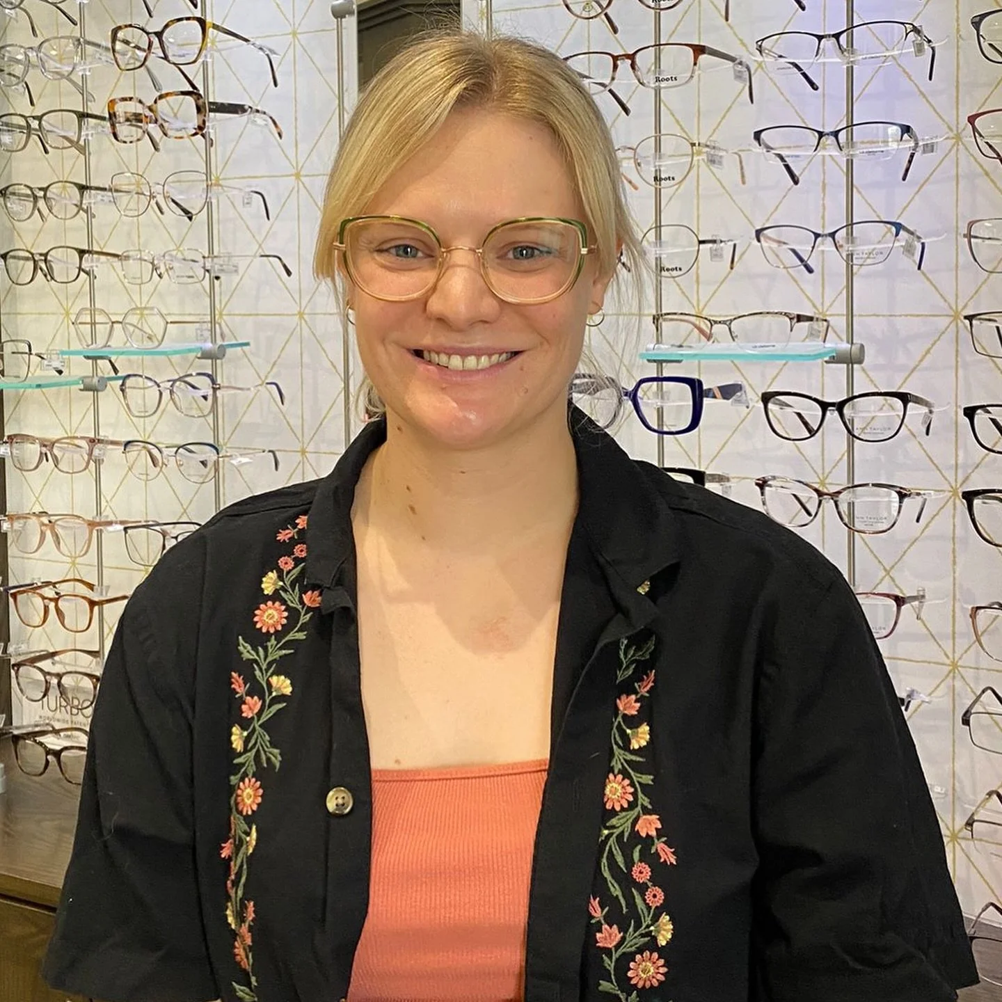 This #FunFrameFriday we are featuring our lovely friend, Heather, and her stunning new @lafontparis Piano frames!β¨ππ
Lafont has been crafting beautiful distinctive eyewear in Paris since 1923π«π· Known for its signature patterns, vibrant colors, a