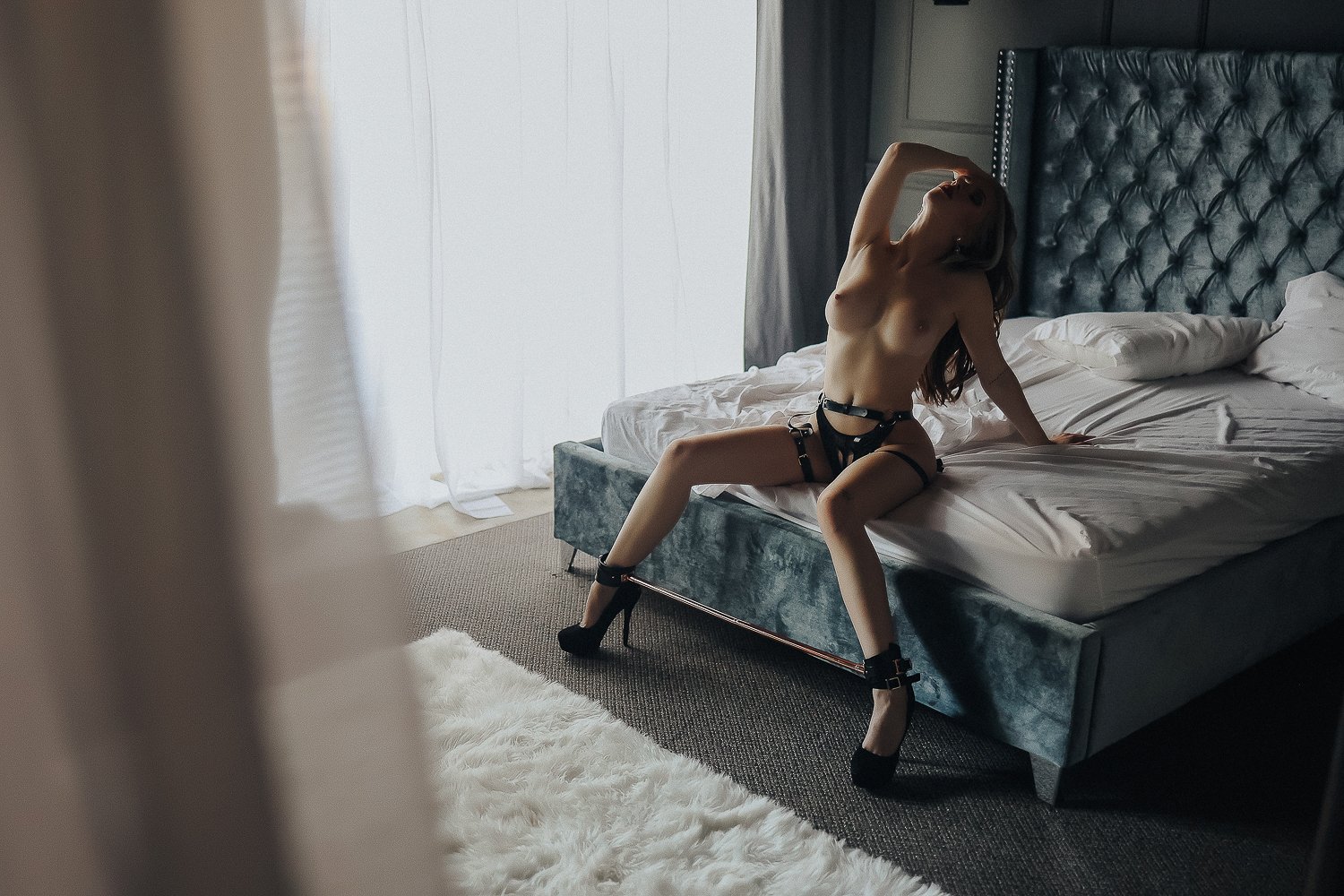 boudoir photo using a spreader bar
