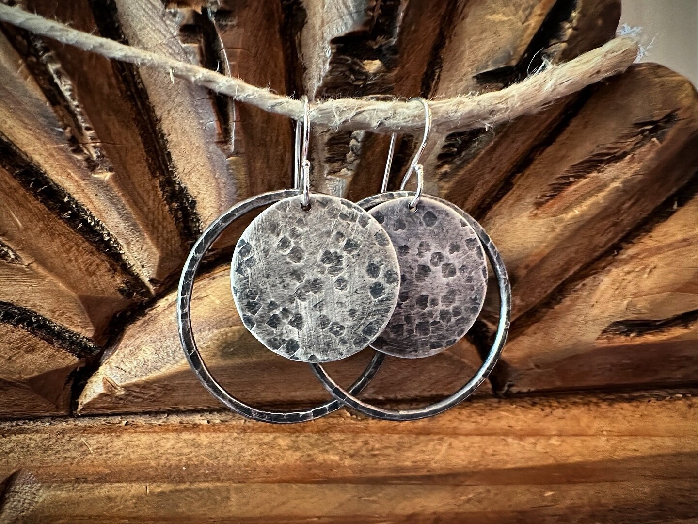 Hammered sterling silver circles inside circles 🙌 one pair available as of right now and it&rsquo;s listed on my site, grab them and take advantage of the last days of my sale! 30% off orders of $75 or more, coupon code: HOLIDAY30