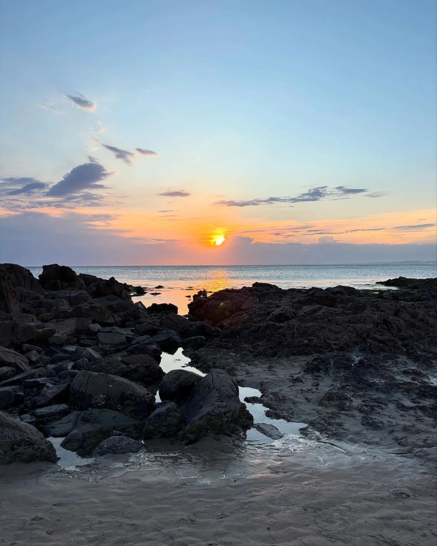 Dreamy skies #psiloveyou #portstephens #accommodation #petfriendly #nswmidnorthcoast #beachhouse #sanddunes #sunsets #birubibeach #familyholiday #annabay #beachdays #airbnb #airbnbpetfriendly #traveloz #dogfriendly #nelsonbayaccommodation #australia 