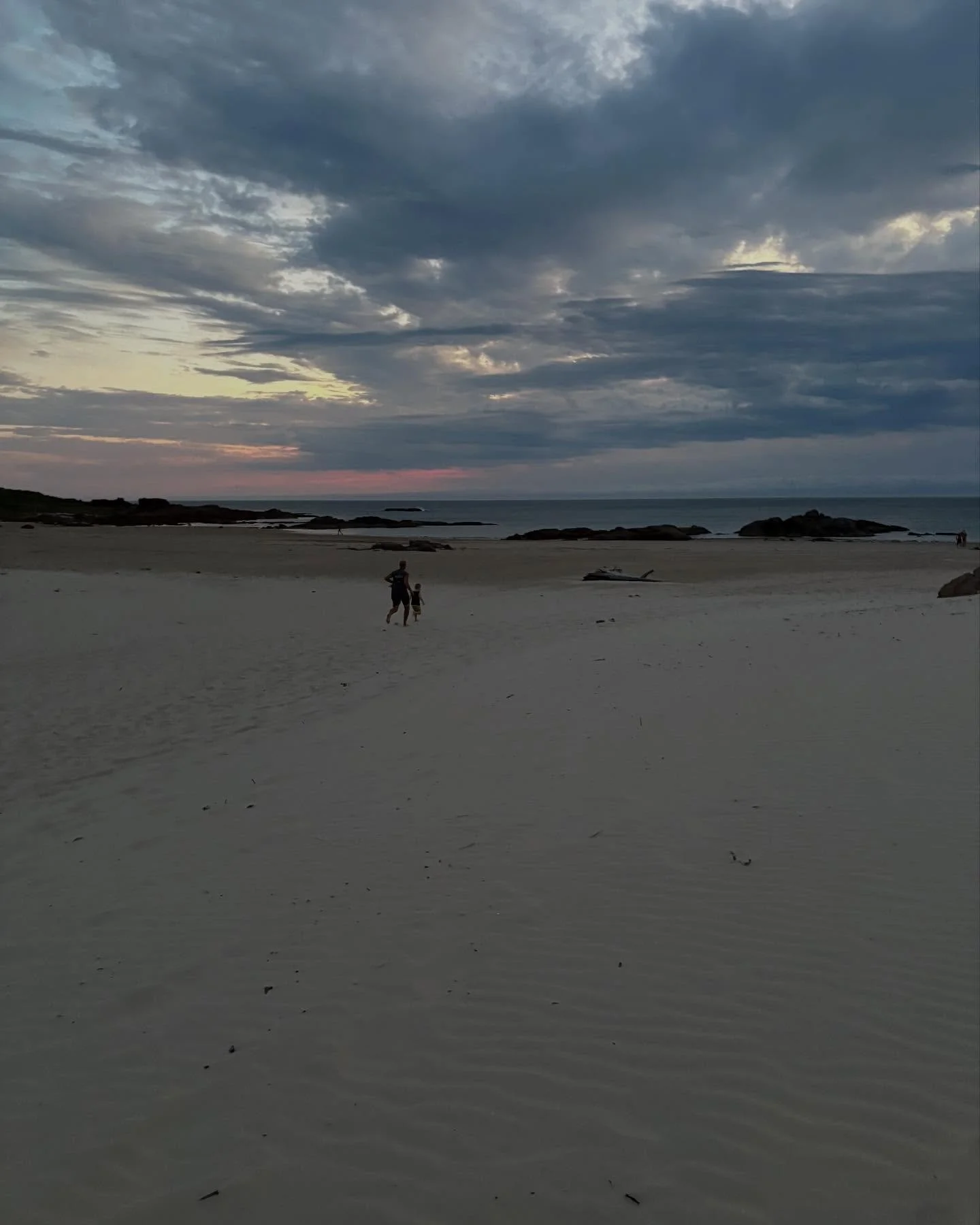 Sunsets in Anna Bay 👌 #psiloveyou #portstephens #accommodation #petfriendly #nswmidnorthcoast #beachhouse #sanddunes #sunsets #birubibeach #familyholiday #annabay #beachdays #airbnb #airbnbpetfriendly #traveloz #dogfriendly #nelsonbayaccommodation #
