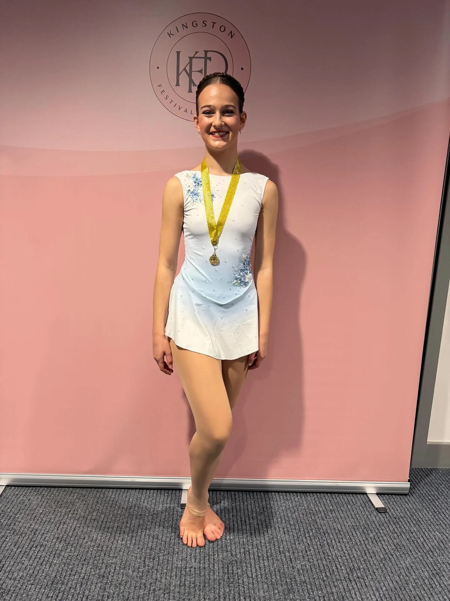 🥇(Q) Senior Lyrical Solo @kingstonfestivalofdance 

Congratulations Bella - another win with an outstanding mark 🙌🏻 🥳 stunning! 

#dancefirst #dancefestivals #solo #lyrical #lyricaldance #leatherheaddancers #kingstonfestivalofdance #proud #leathe