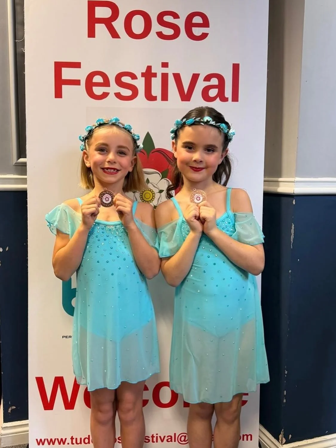🥉 Pre-Junior Duet at Tudor Rose Festival

Congratulations to our youngest members of the DF Festival team who placed 3rd for their first festival - a beautiful performance 🩷 

#dancefirst #teamDF #dancefestivals #dance #lyrical #modern #duet #minis