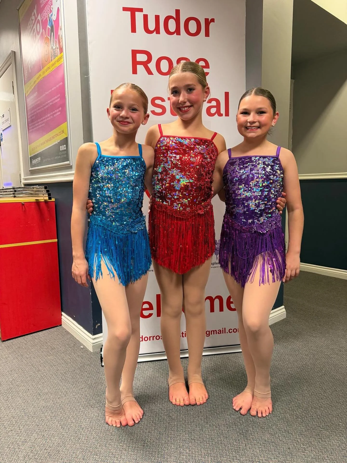 You looked like you had the BEST time on stage! Well done girls - a FABULOUS first performance of your Jazz Trio at Tudor Rose Festival 💫😍 🙌🏻 SO much potential in this dance! #smallbutmighty 💪🏻

#dancefirst #teamDF #dancefestival #threemusketee