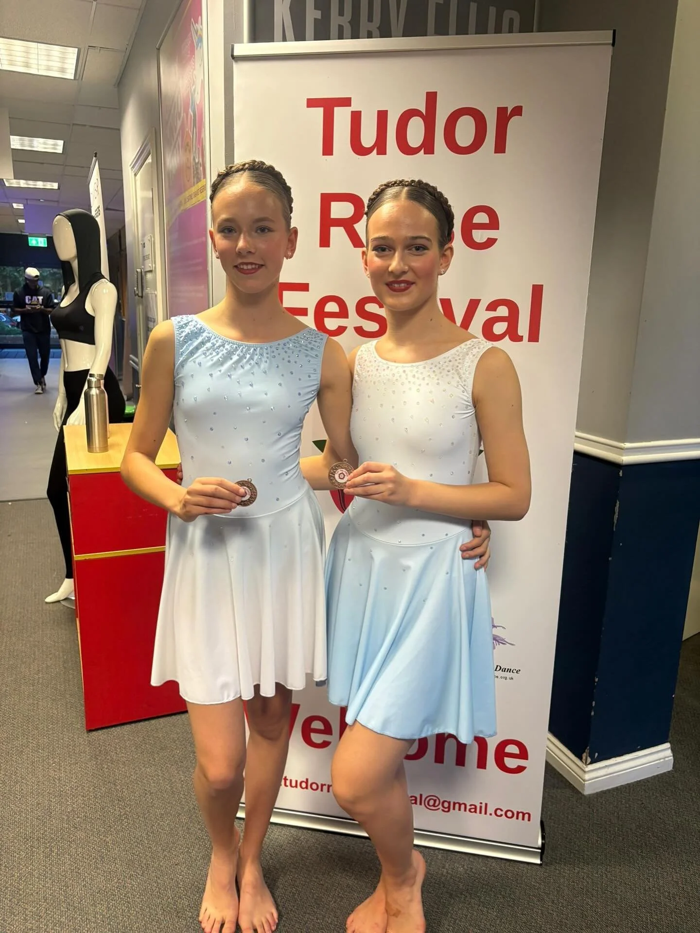 🥉(Q) Senior Lyrical Duet at Tudor Rose Festival 

Huge congratulations to Bella &amp; Elsie on qualifying their lyrical duet 👏🏻👏🏻👏🏻 stunning performance 💙 

#dancefirst #dancefestival #dance #lyricaldance #lyricalduet #seniors #leatherheaddan