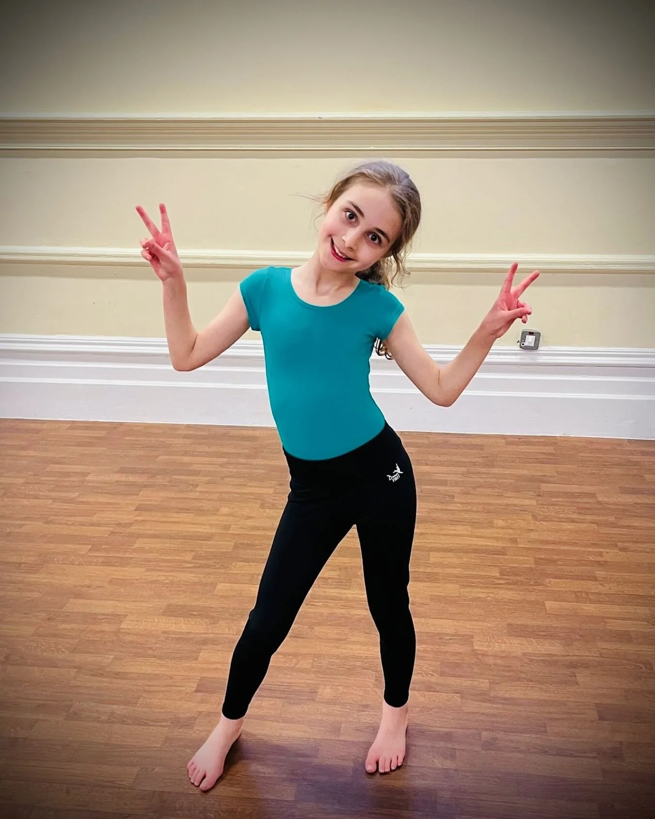 We are loving our uniform with @lovedansez 🫶🏻

#dancefirst #danceuniform #dansez