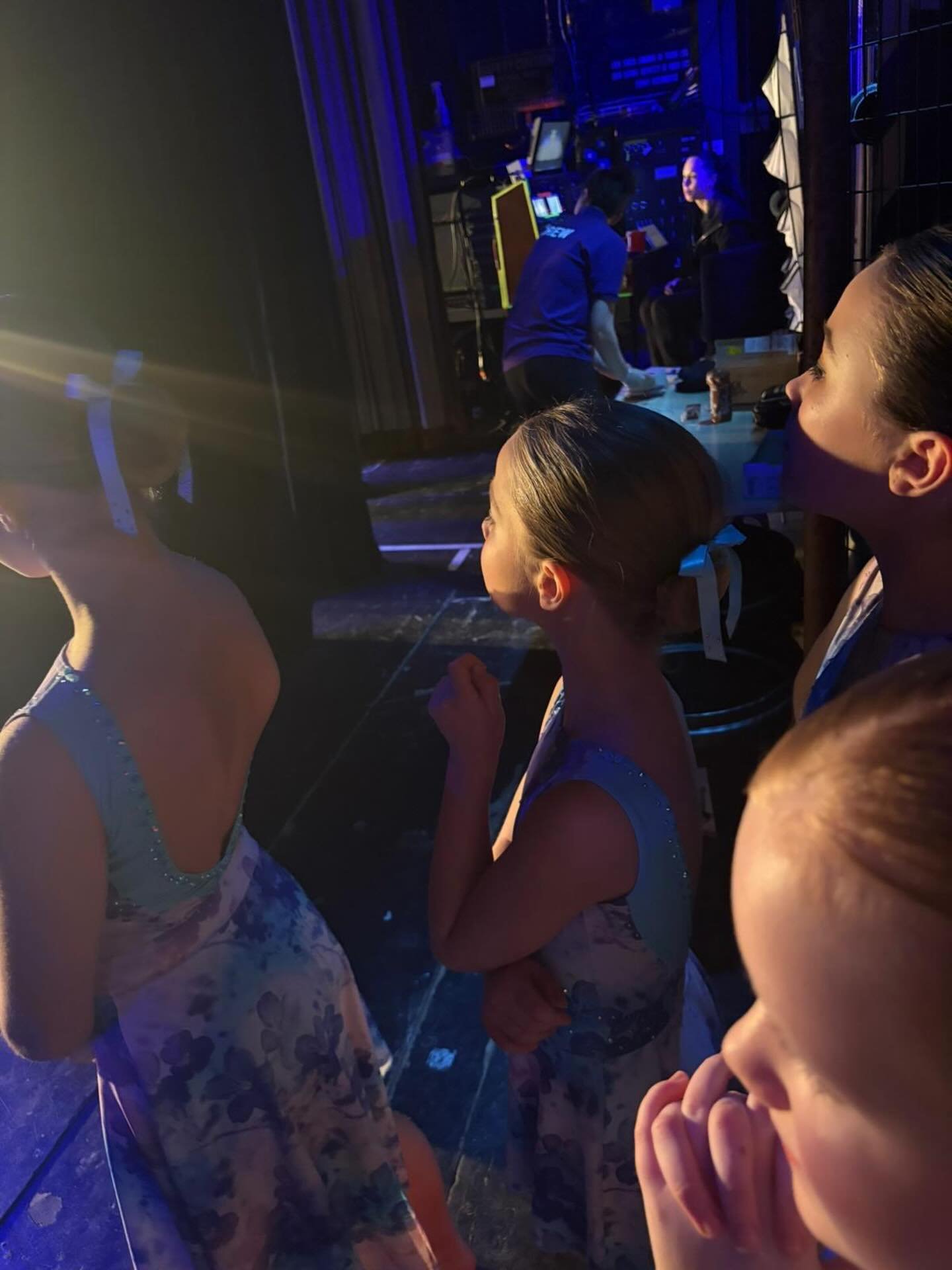 ⭐️ Junior Lyrical Group @wokingdancefestival 

Well done to our Juniors 👏🏻👏🏻 only second time competing and what an improvement already - a beautiful performance! 

#dancefirst #teamdf #wokingdancefestival #leatherheaddancers #lyricaldance