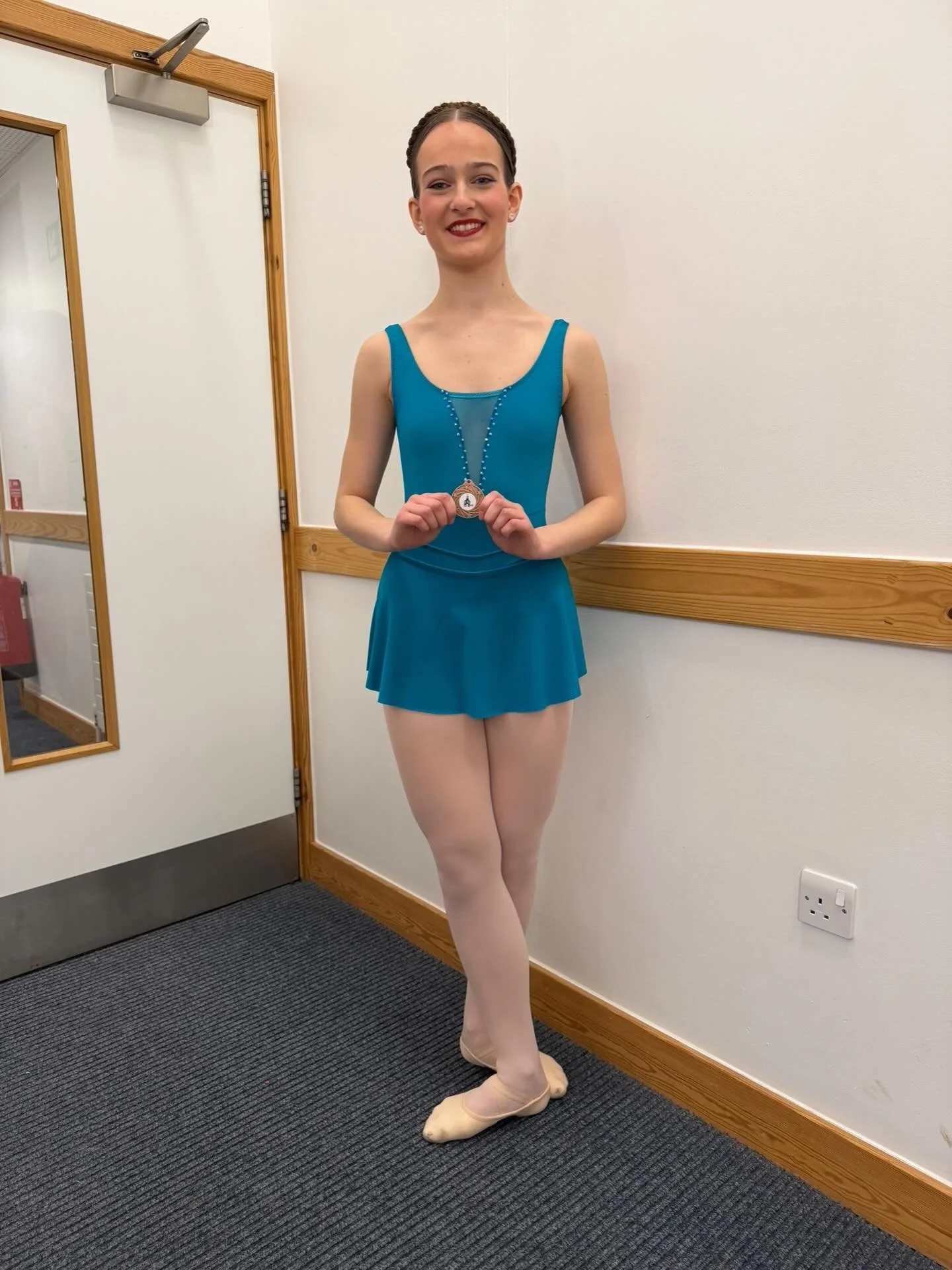🥉 Senior Modern Ballet Solo @godalmingdance 

Well done Bella 💫 second time competing this number 👏🏻👏🏻

#dancefirst #seniorsolos #leatherheaddancers #ballet #modern