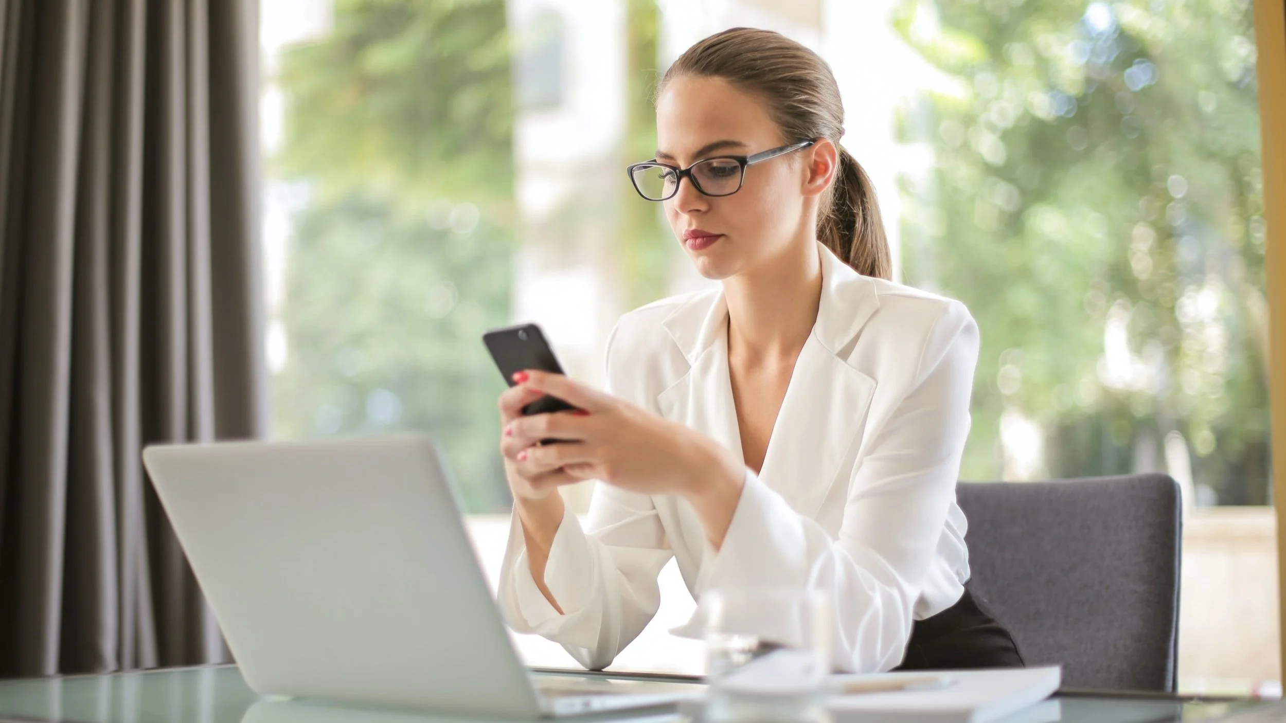 How do I pick up a dead conversation on a dating app?