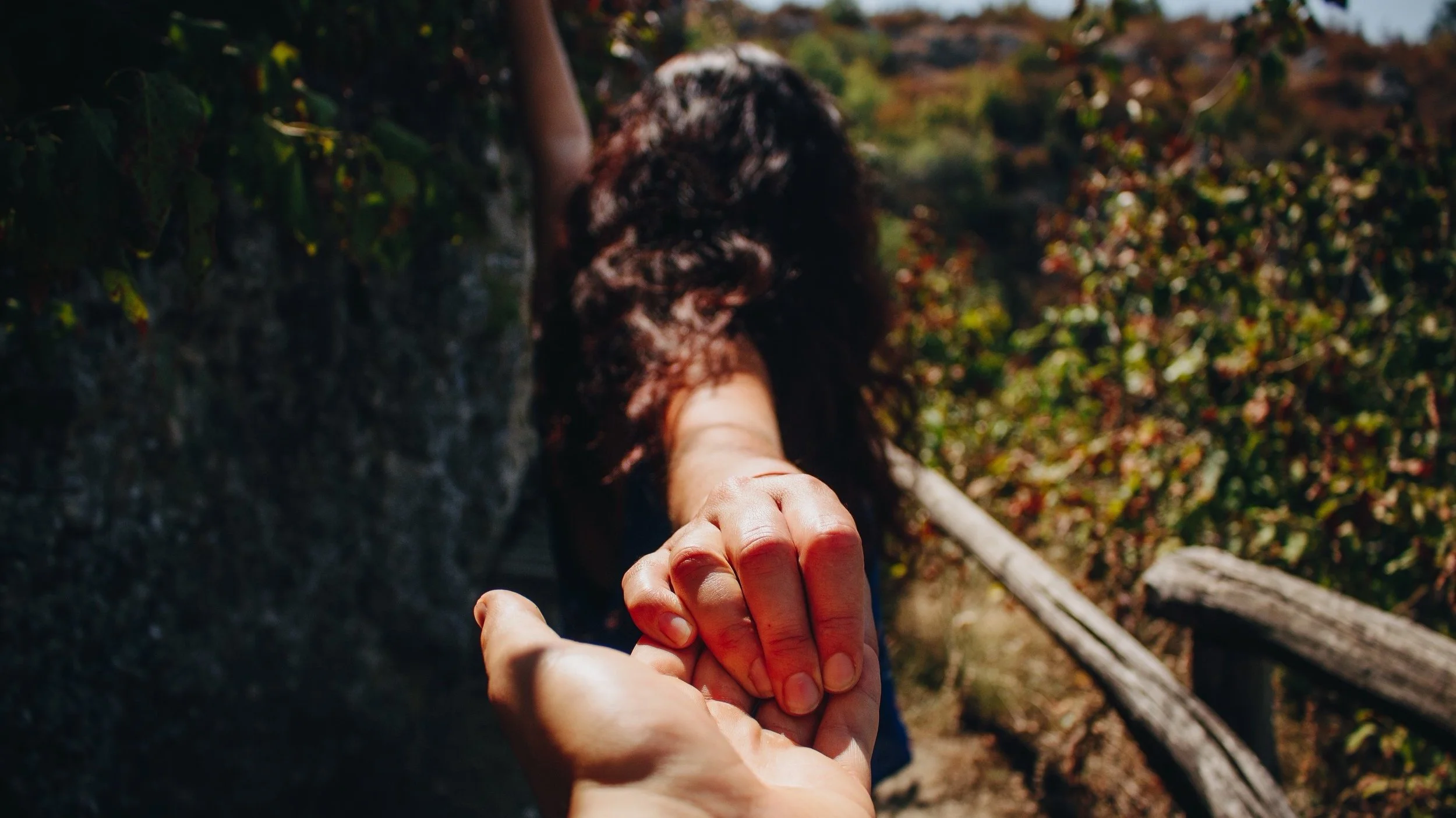 5 Signs They’re “Breadcrumbing” You