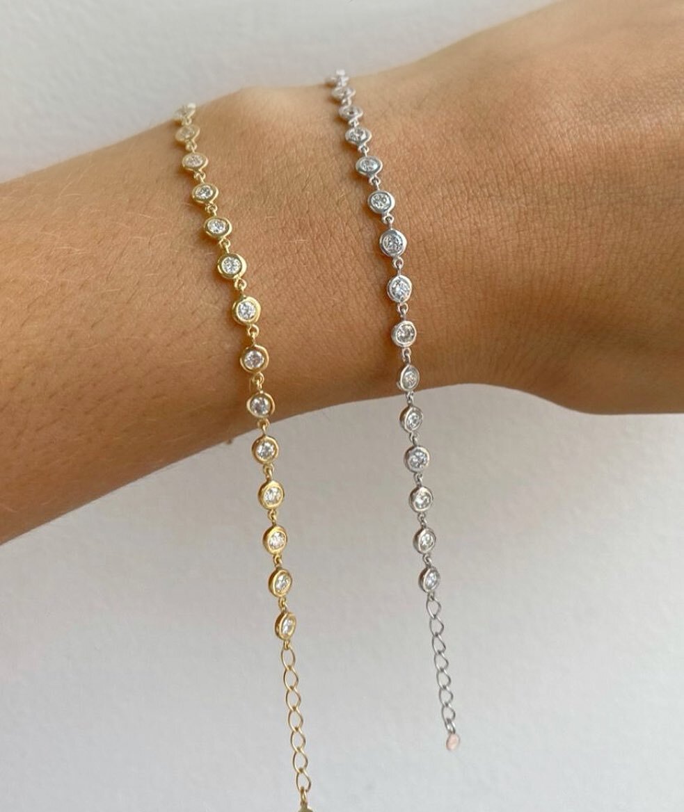 🚨 New Style Drop 🚨
Bezel diamond bracelets!! 
Dm for prices!