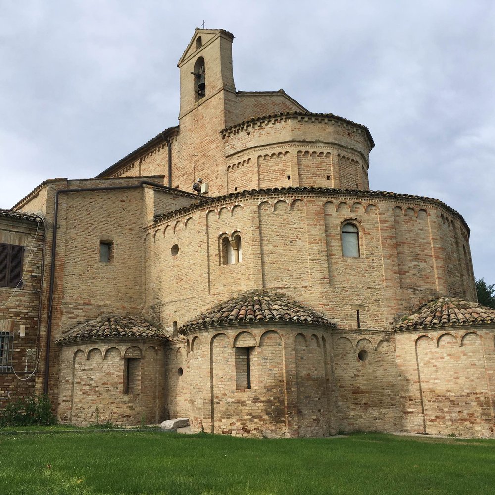 Basilica di Santa Maria a Pie' di Chienti, Montecosaro