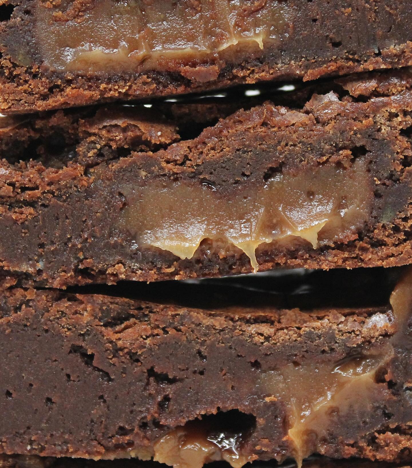 Oooozy

#brownie #caramel #smallbusiness #londoneats #londonfood #bakery