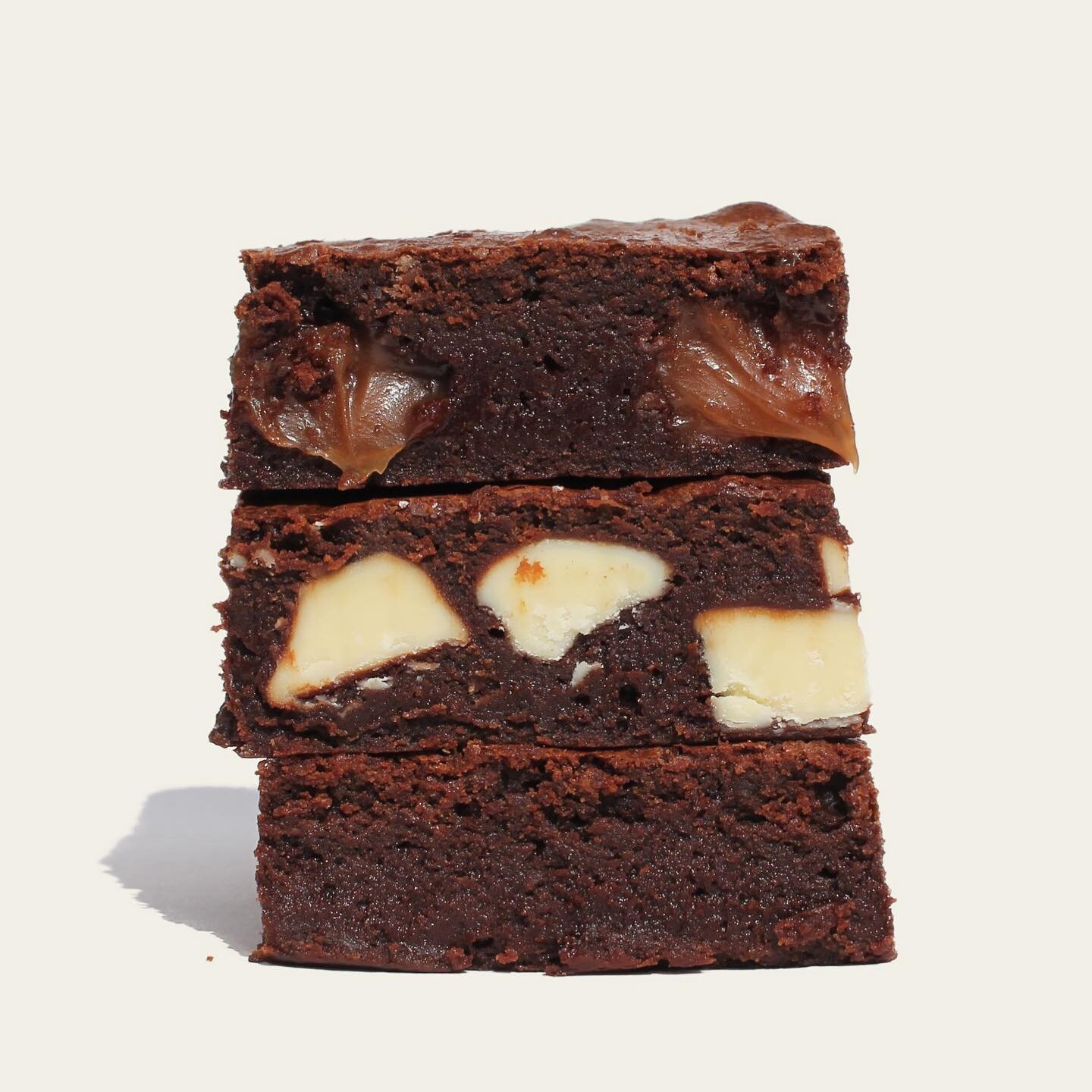 THE HOLY TRINITY ❕
We&rsquo;ve updated our website and you can find a couple new thingsssss on there like this mixed brownie box - our OG white chocolate, our new salted caramel brownie and our rich chocolate brownie can all be yours, shop at the lin