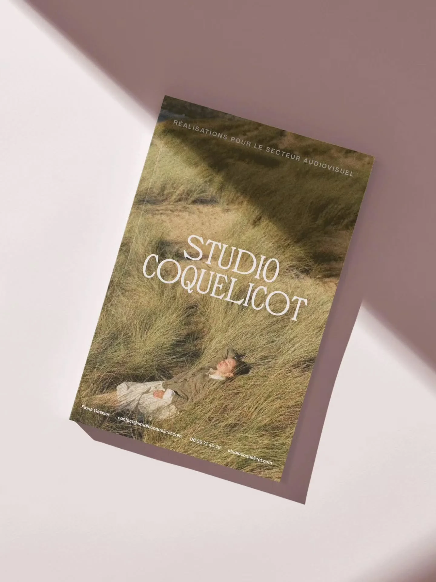 UPDATE ᵕ BOOK 

&Agrave; jour sur le site du studio ! Un book en ligne qui rassemble tous mes projets de cr&eacute;ations graphiques dans l'audiovisuel :

&bull; Covers de documentaires
&bull; Covers et habillage de podcasts
&bull; Title design
&bull