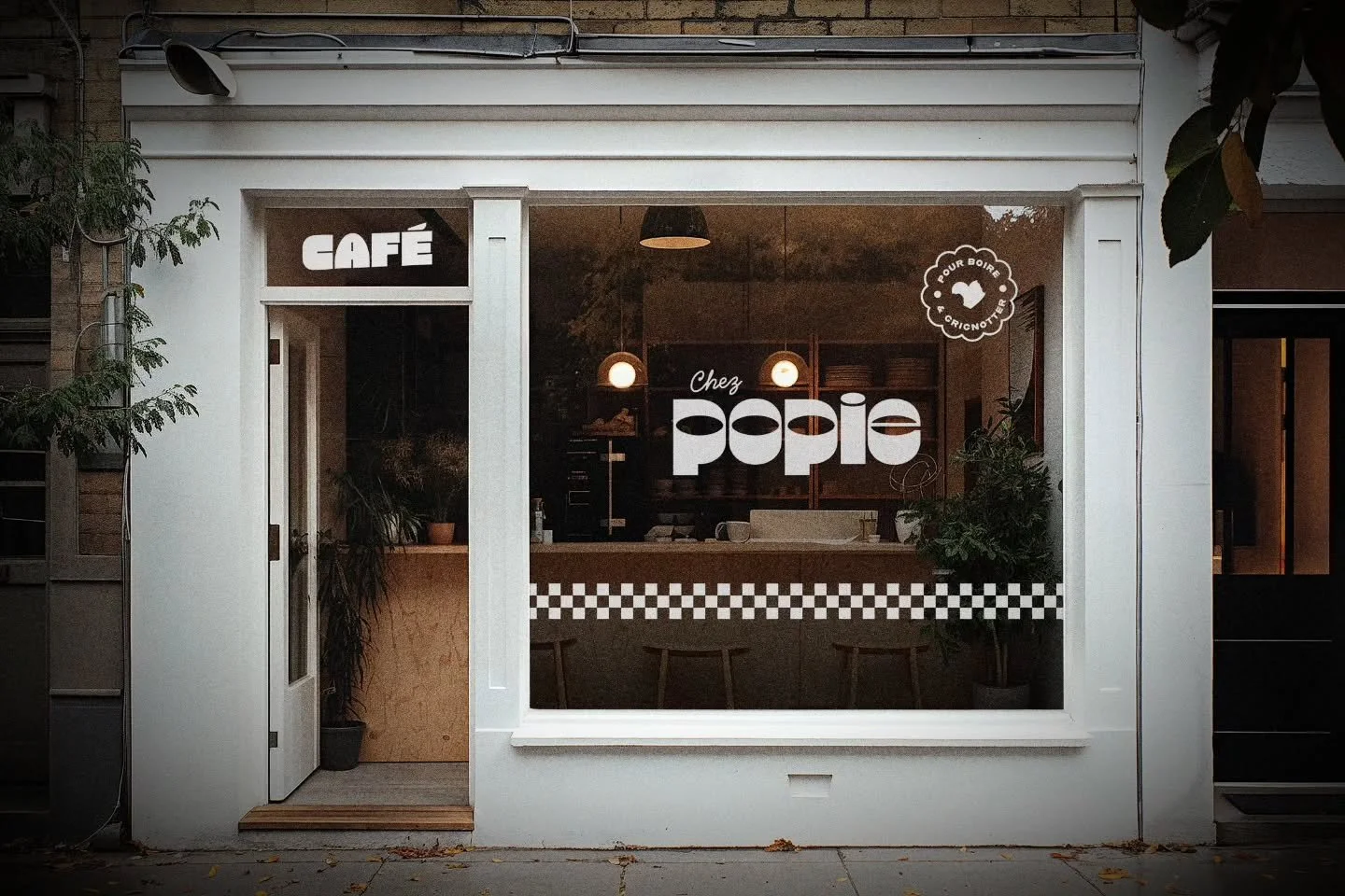 Projet fictif : Chez Popie

J'ai tellement de cr&eacute;ations de logos qui dorment dans des dossiers que j'entame une nouvelle s&eacute;rie de posts &agrave; venir.

Ici, nous sommes Chez Popie, un caf&eacute; o&ugrave; l'on peut grignoter des petit