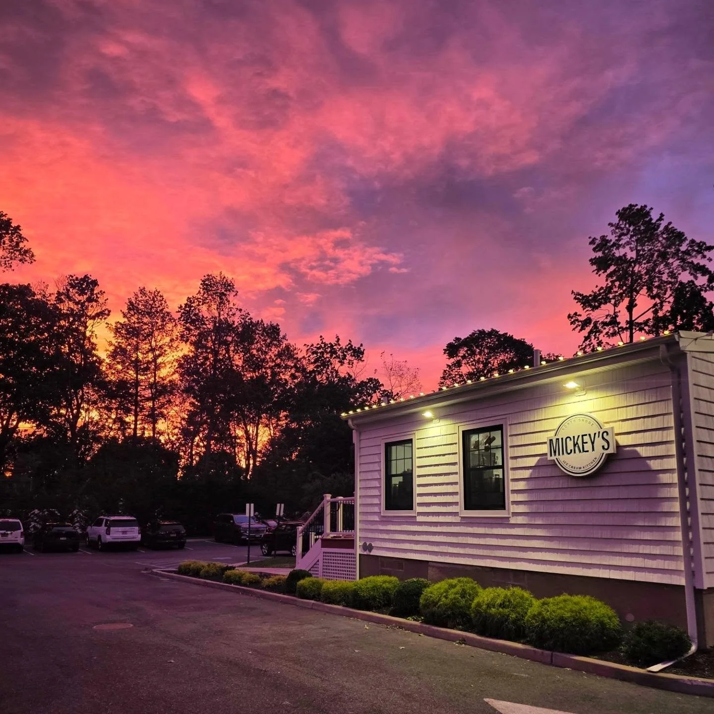 End the perfect @october day tonight @mickeys_ice_cream on the patio

Open Daily All Year
1-9pm
