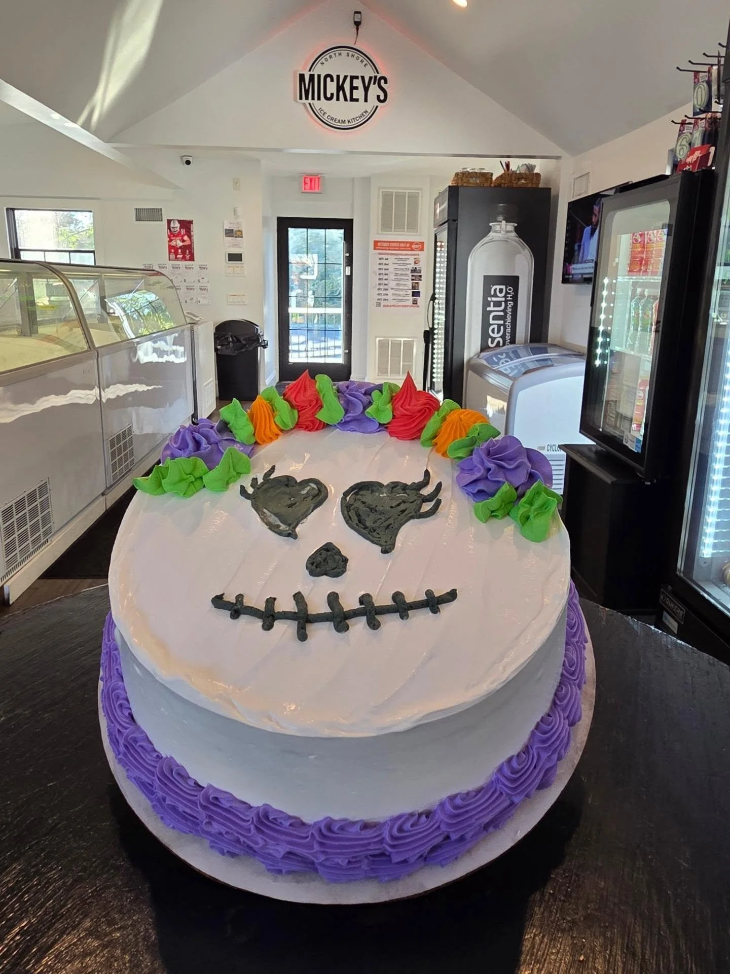 Halloween #icecream cakes &amp; pies available in your favorite flavors @mickeys_ice_cream

Call 631.594.4032 to place your order by Wednesday for Friday pickup to bring to the weekend parties

Shop Open all year 1-9pm