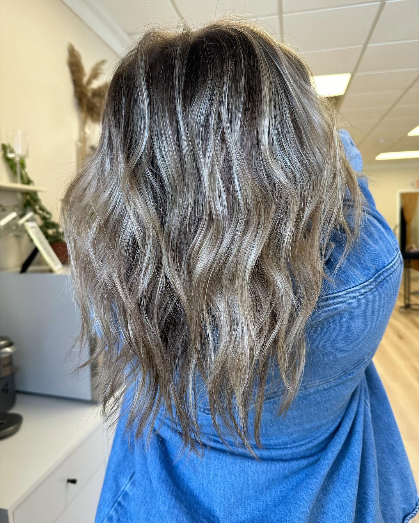 weekend vibes ✌🏼🥂
.
.
#manechick #maneonmain #manesalonnj #njhairstylist #njhairsalon