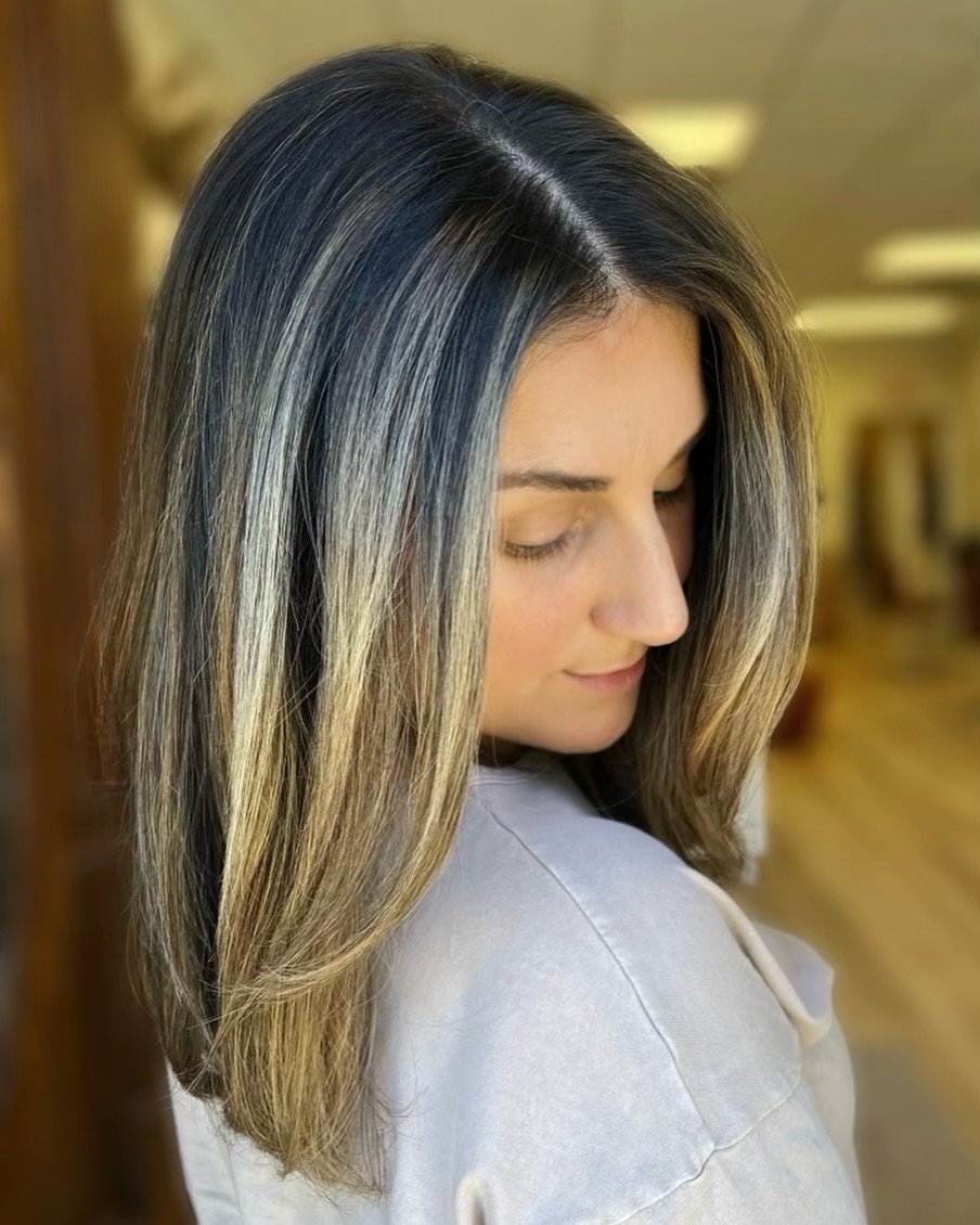 Bold + dimensional 
.
.
#manesalon #njhair #manechick #njsalon #njhair