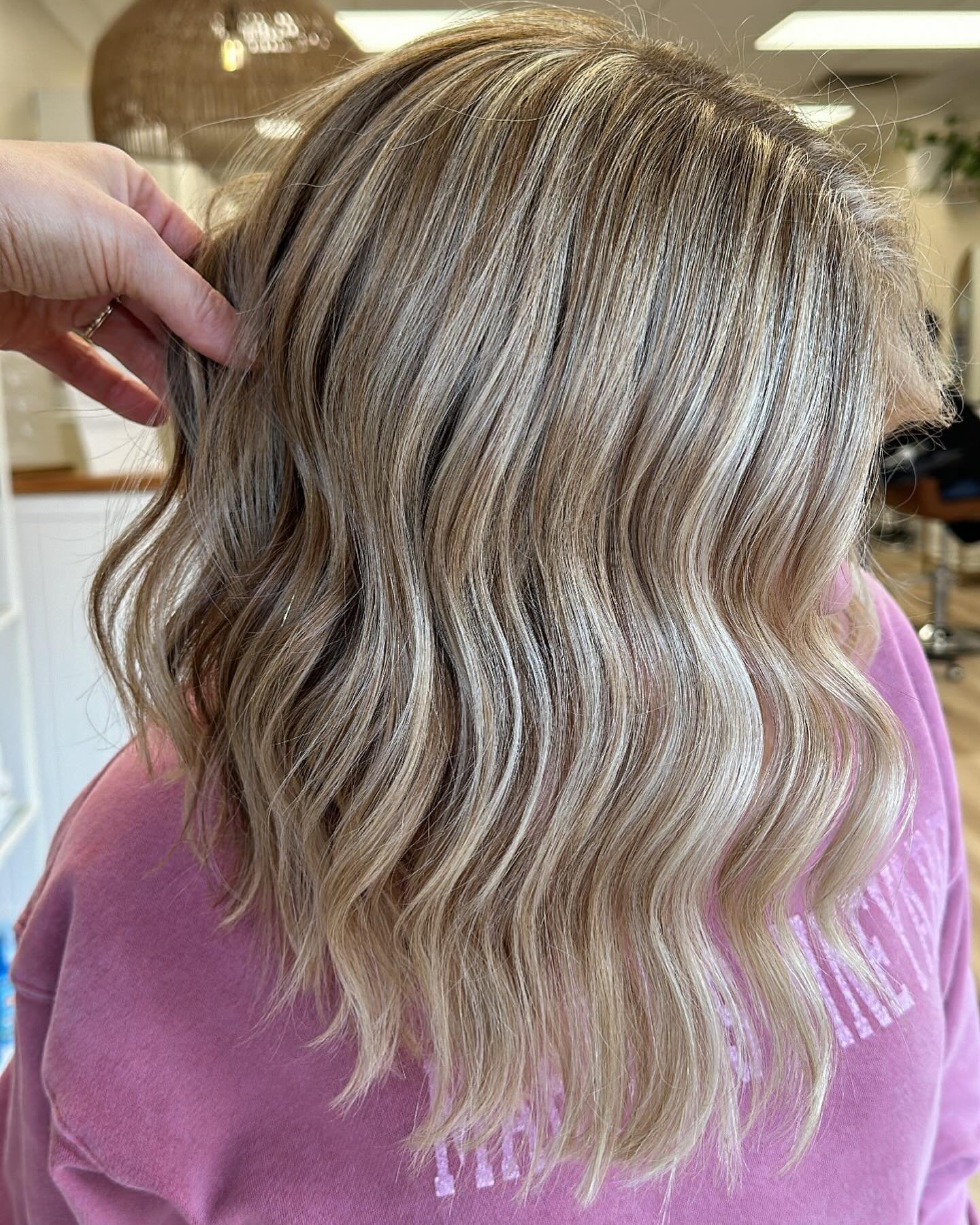 all that glitters
.
.
#manechick #maneonmain #manesalonnj #njhairstylist #njhairsalon #blondebalayage