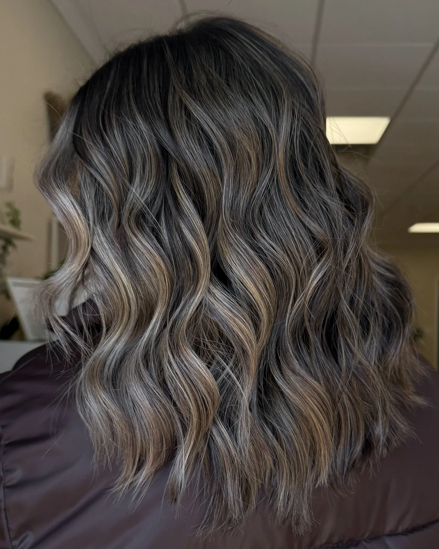 &lsquo;Tis the season for bronde 🍂

.

#bronde #blondebalayage #dimensionalbalayage #livedincolor #lowmaintancehair #dimensionalbrunette #salon #hairstylist #fallhairinspo