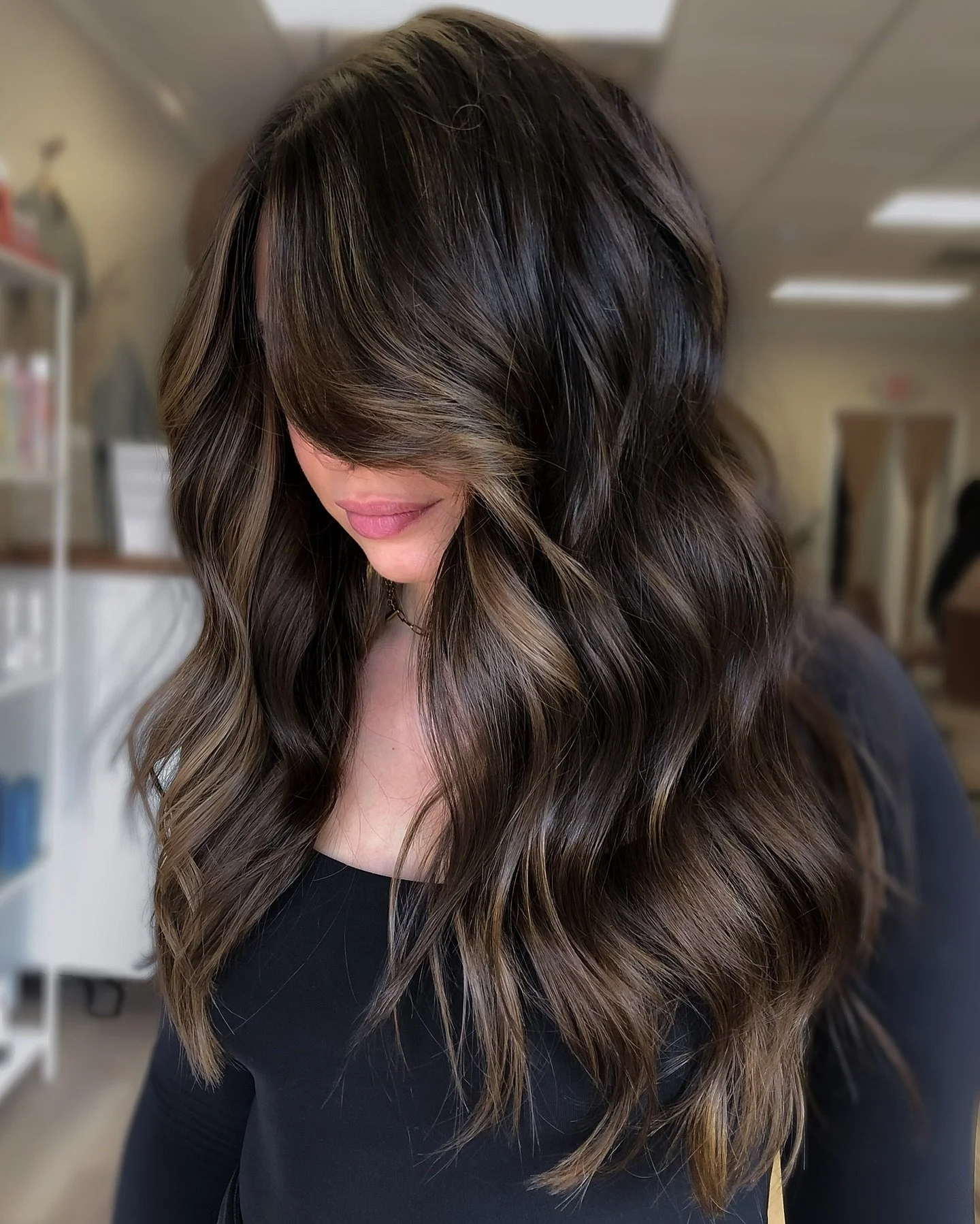 Rich brunette. 🤎

.

#richbrunette #expensivebrunette #darkbrownhair #brunette #balayage #softdimension #salon #behindthechair #redkenpro #shadeseq