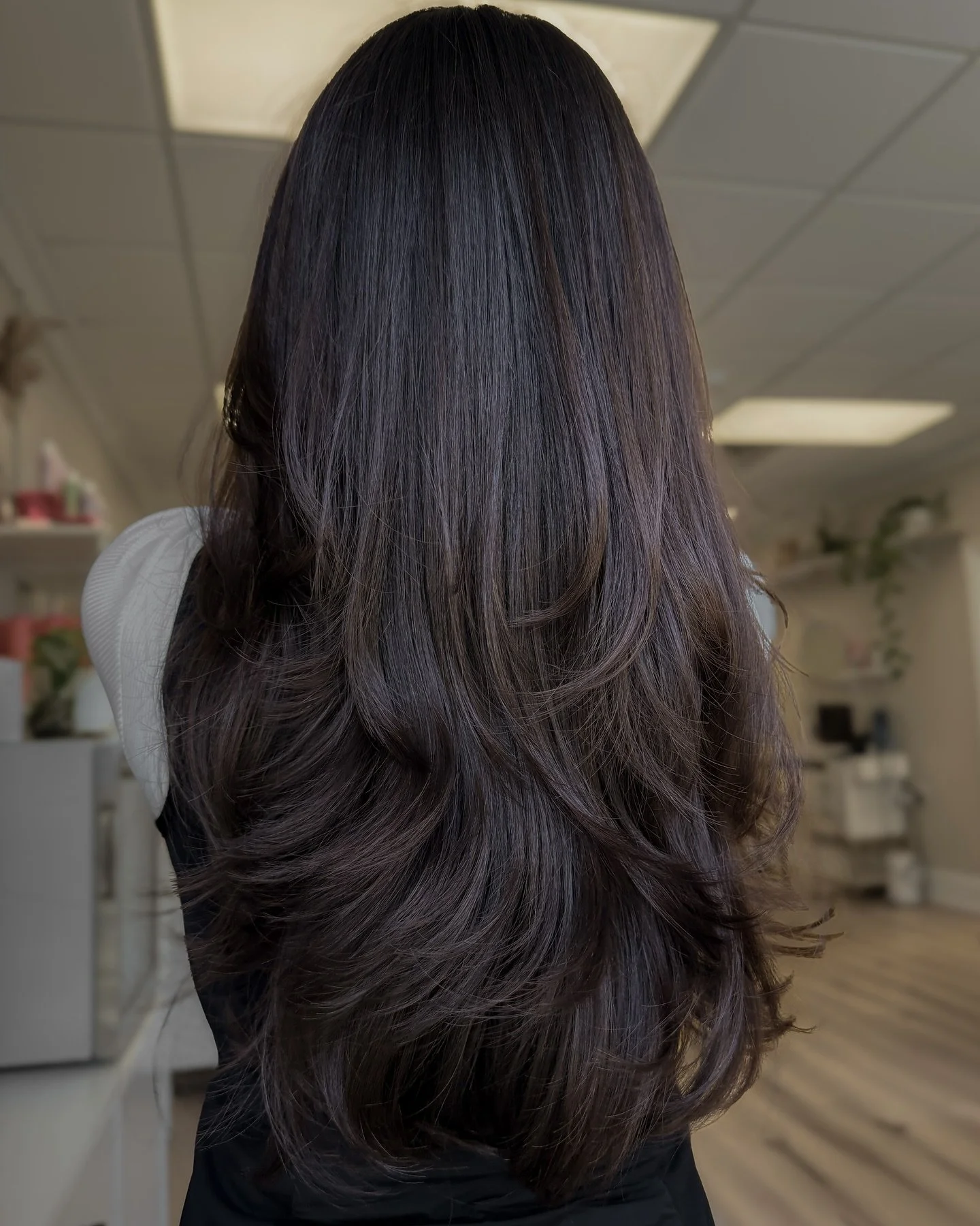 Rich chocolate brunette 🍫

.

#brunette #brunettehair #hairinspo #haircolorinspo #haircut #longlayers #layeredhaircut #haircutinspiration #healthyhair #shinyhair #salon #saloncontent #njhairsalon #njhairstylist