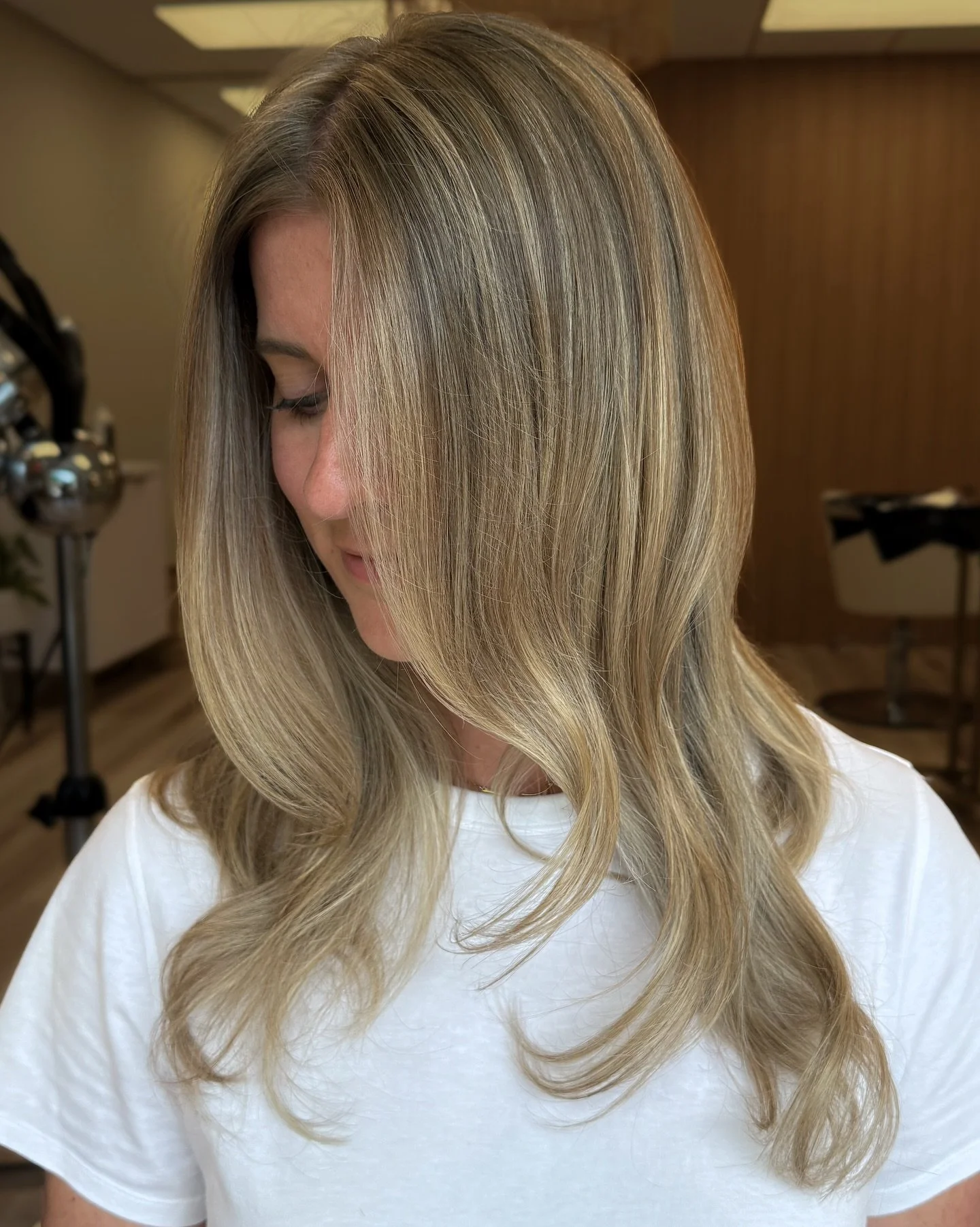 Blended honey blonde 🍯

.

#highlights #blondehair #blondeinspo #hairgoals #hairinspo #hair #salon #hairstylist #transformation #fallblonde #fallhairinspo #fallhair