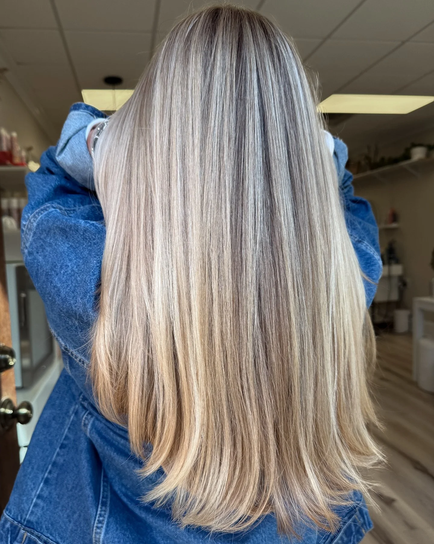 Day dreaming about this beautiful blonde ☁️

.

#blonde #blondehair #blondeinspo #blondegoals #inspopic #transformation #hairtransformation #highlights #hairstylist #salon #2026hair