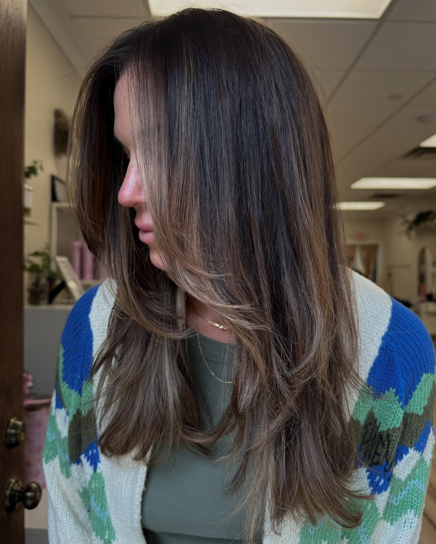 When the dimension is just right 🍫🫰🏻

.

#brunette #balayage #dimensionalbrunette #dimension #livedincolor #lowmaintenancehair #hairinspo #hairgoals #inspiration #transformation
