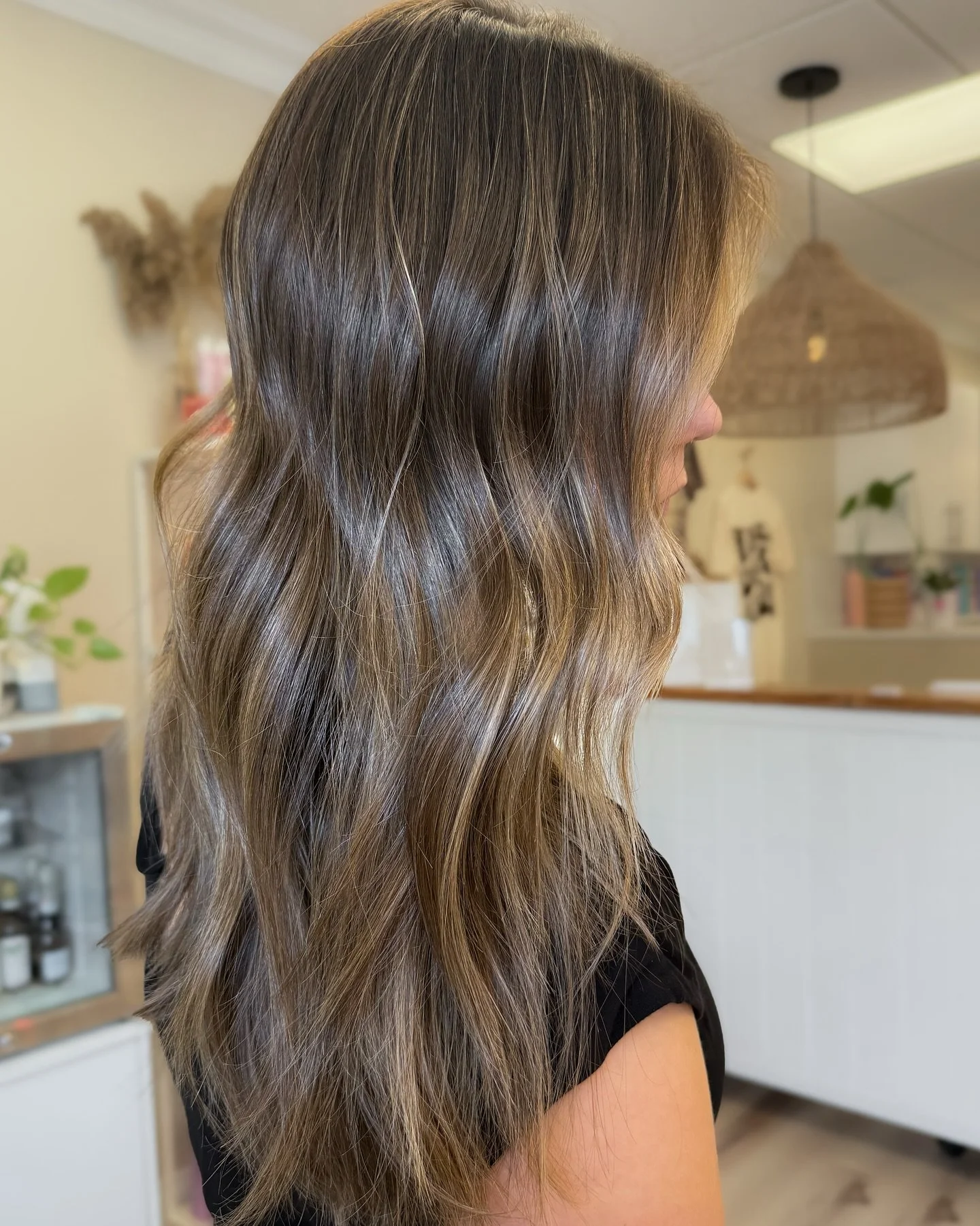 Soft brunette glow 🤎 

.

#brunette #dimension #balayage #dimensionalhaircolor #livedincolor #brunettebalayage #salon #hairstylistcontent #explore #hairstylist #nj