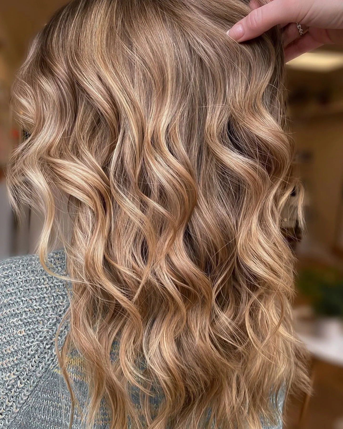 Warm like honey 🍯 

.

#blonde #auburn #blondeinspo #blondehighlights #hairinspo