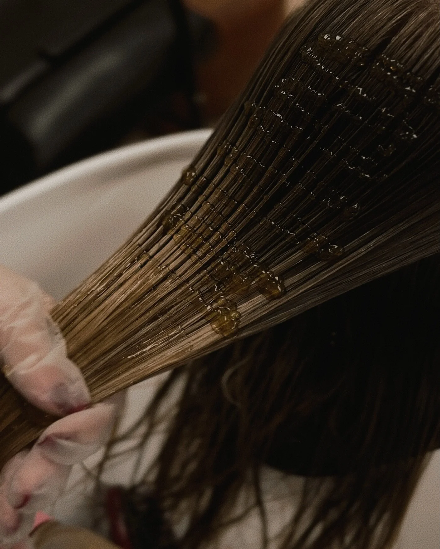 small step, big impact ✨

.

#gloss #toner #hairprocess #behindthescenes #salon