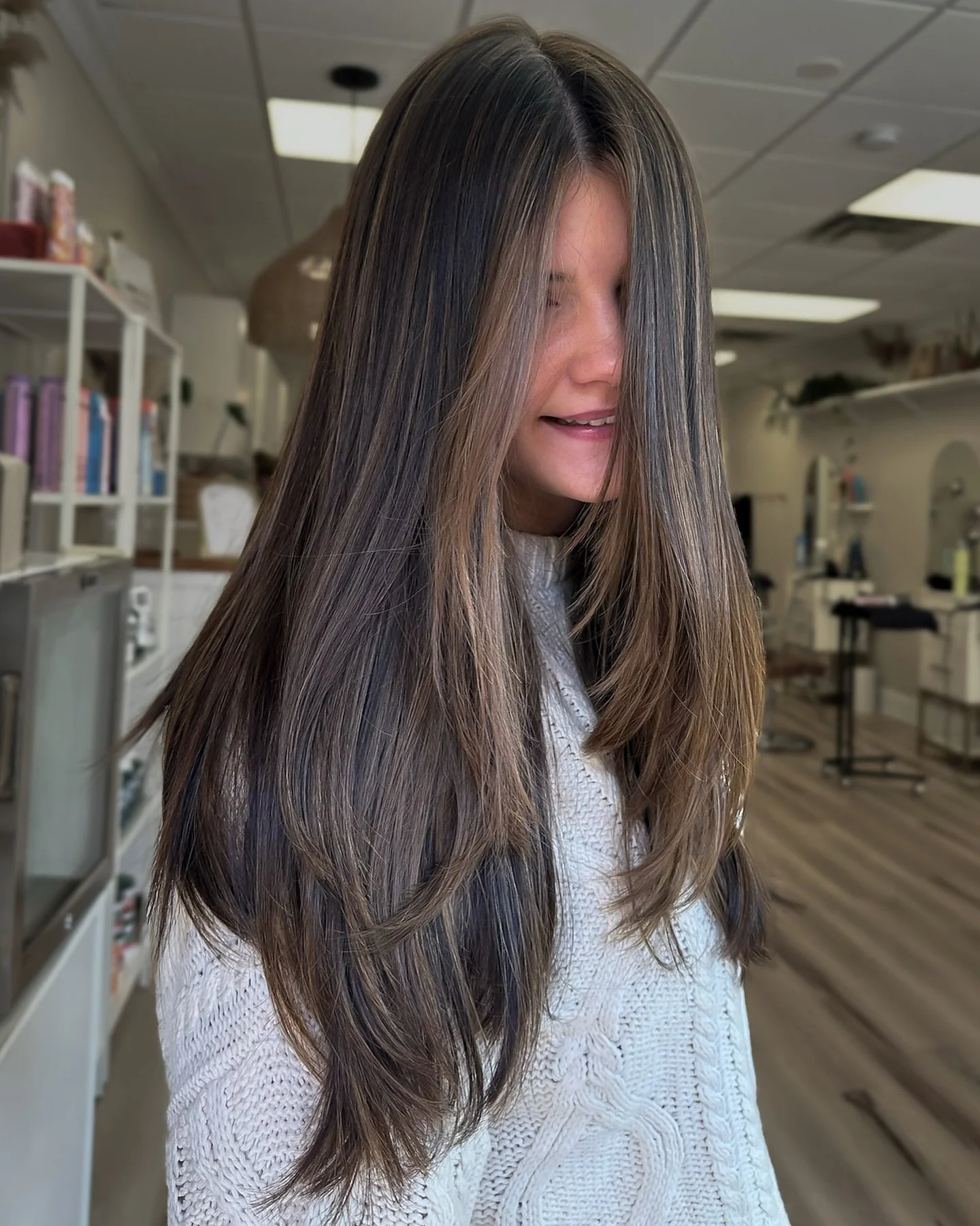 A smile says it all 🤍

.

#hairsalon #hairinspo #brunettebalayage #livedincolor #njhairsalon