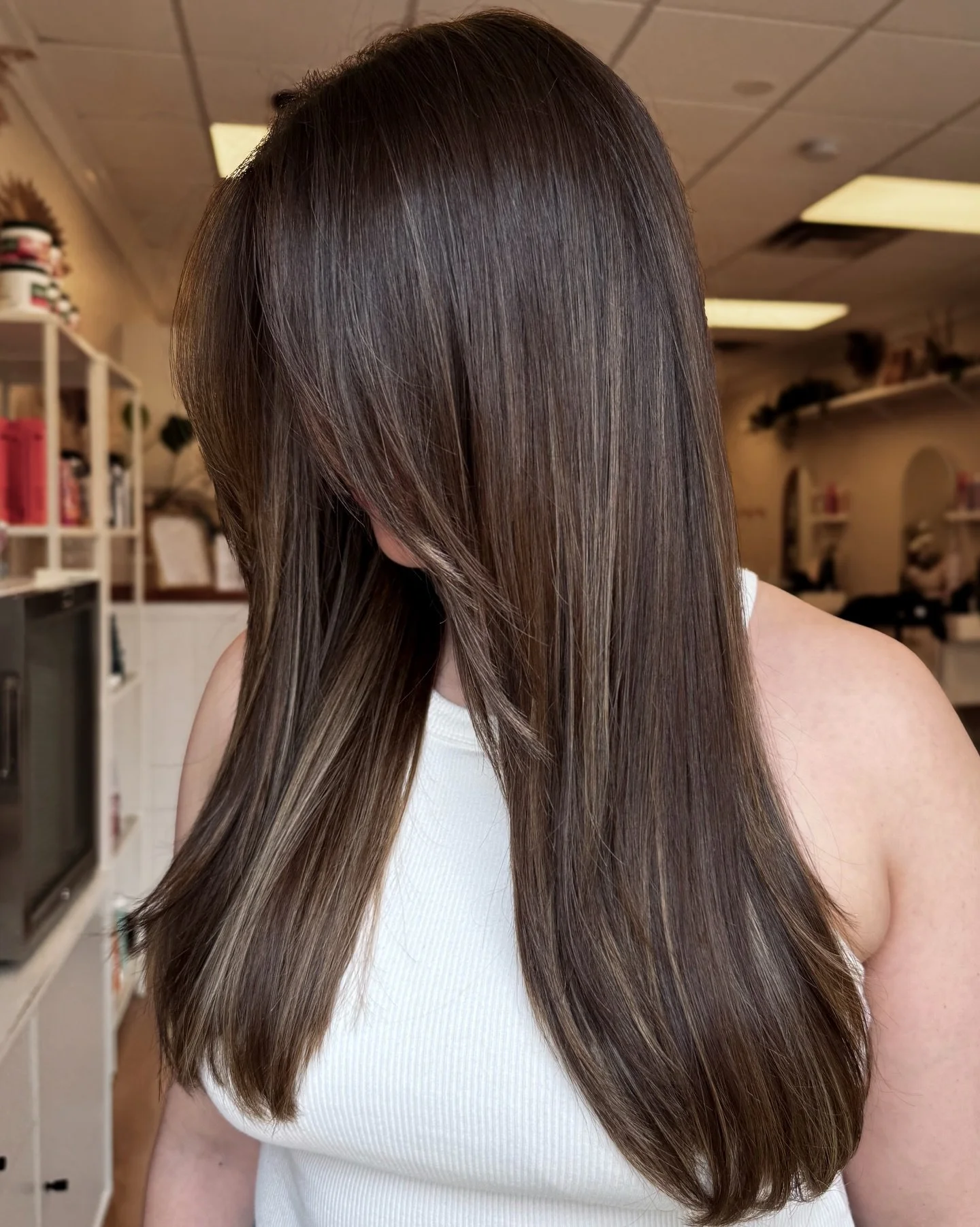 the tone of this brunette gives us life 🤎