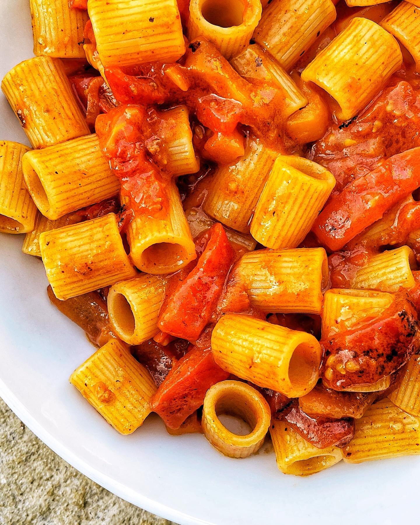 Nduja, tomato and roasted red pepper pasta 

I love keeping something like nduja in the fridge. Goes great with eggs, in a pasta and of course just slathered on toast. This a really simple pasta recipe using what&rsquo;s left in the fridge. 

🫑 SAVE