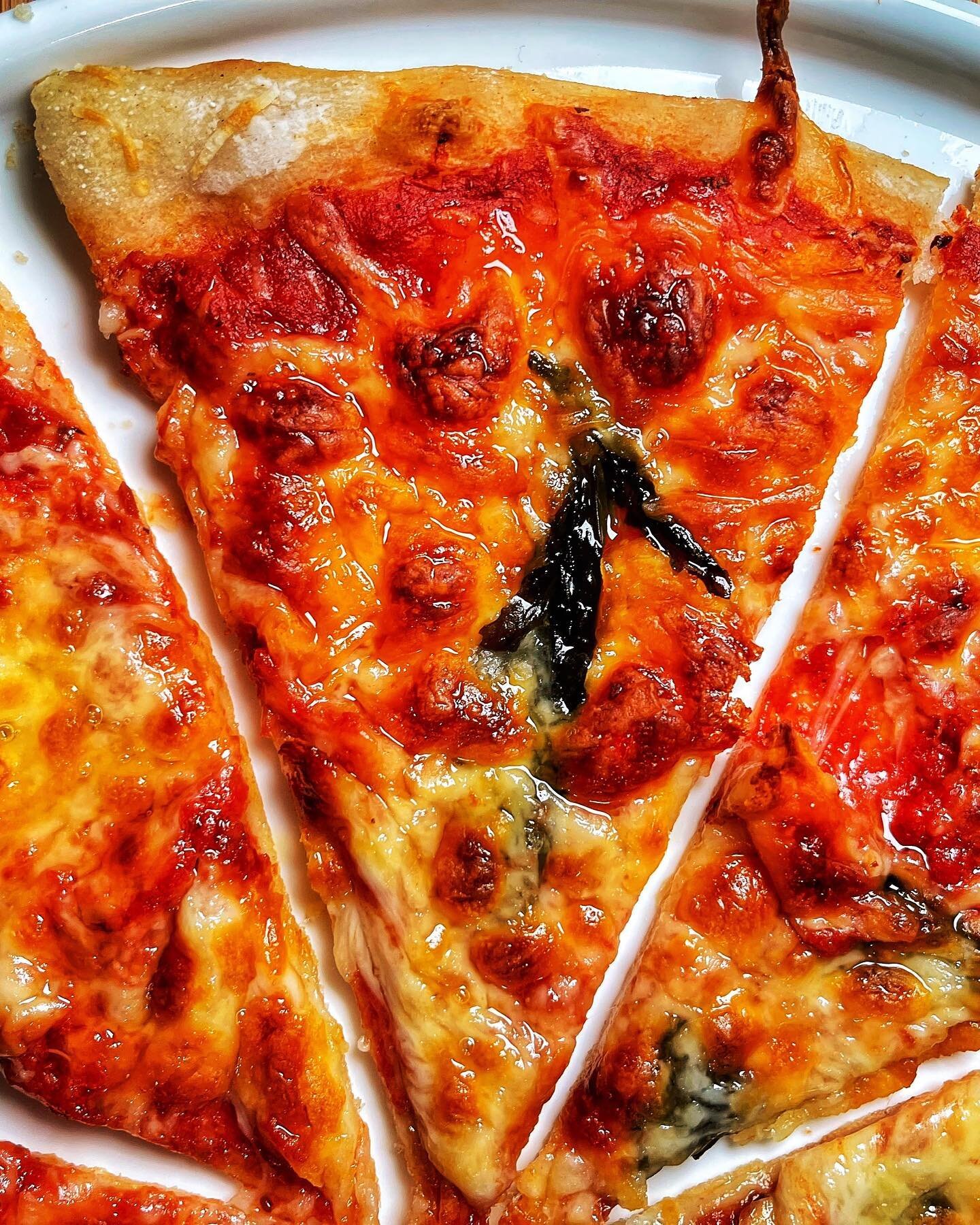 Pizza Margherita 🍕 

Makes two pizzas 

Ingredients: 

For the dough;
500g strong bread flour 
7g dried active yeast 
1 tsp sugar 
300 ml lukewarm water 
25ml olive oil 
Pinch of salt
1/2 cup semolina 

For the pizza sauce: 

I use @ pizza sauce whi