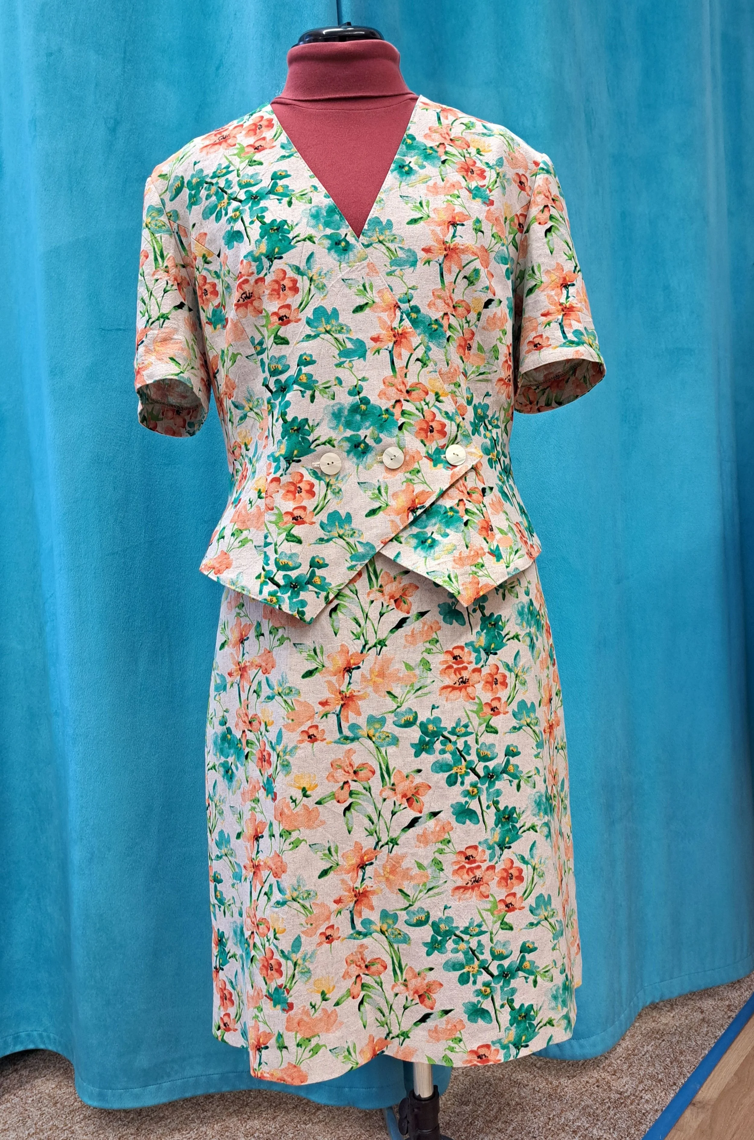 Jacke und Rock aus Leinenstoff