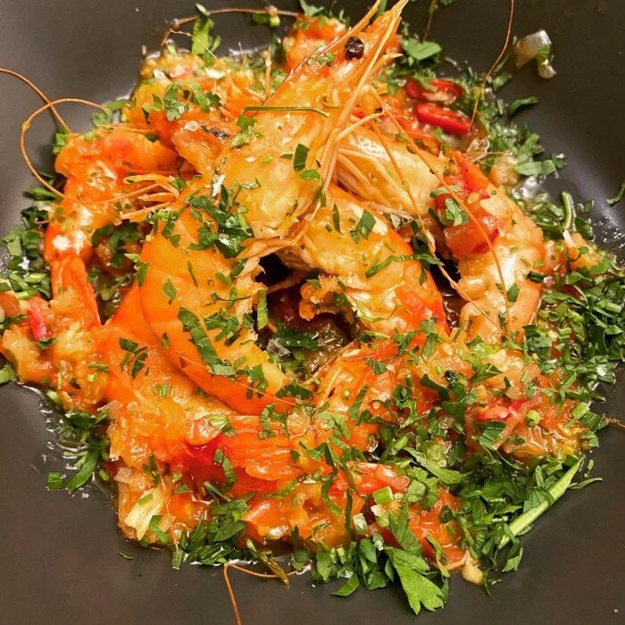 Prawns with tomato, chilli, garlic and parsley