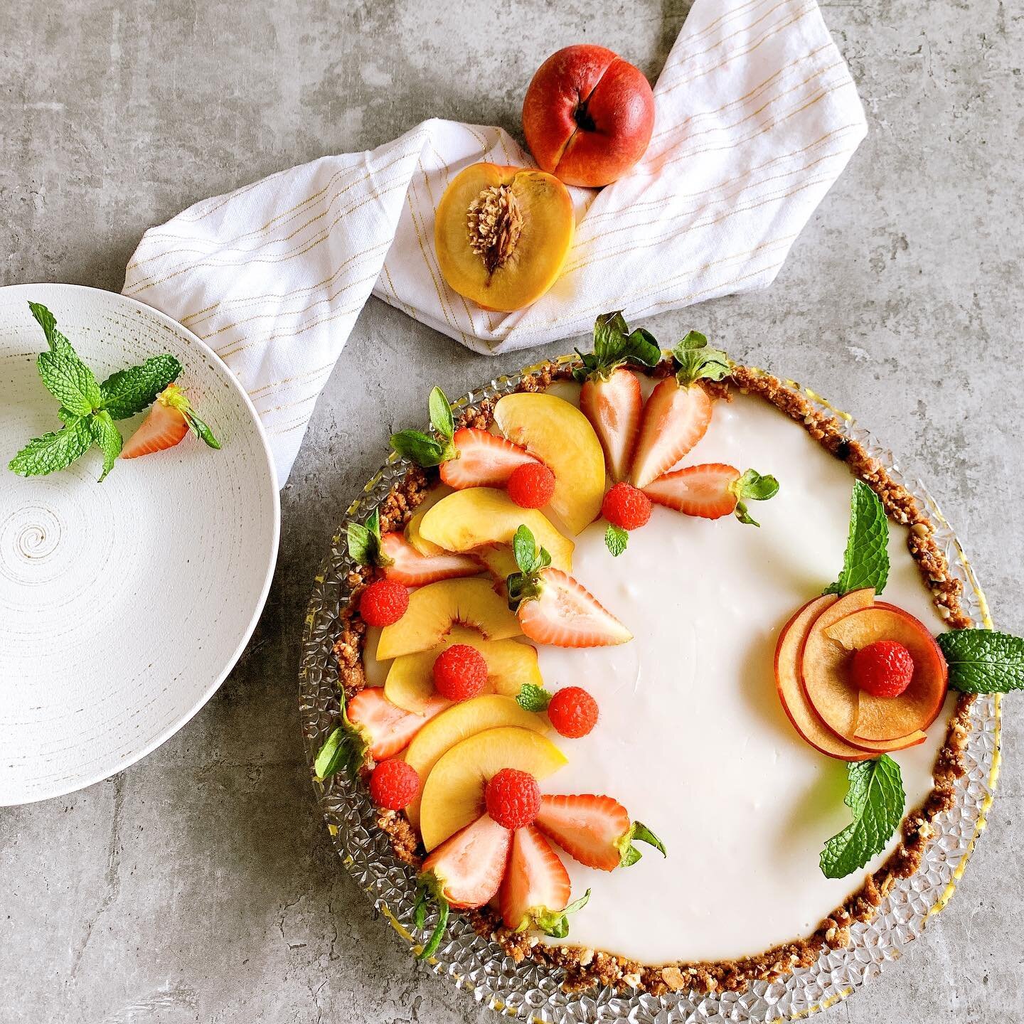 🥥 🍑 Coconut &amp; Peach Vegan Tart 🍑🥥 
It&rsquo;s an Almond, Coconut &amp; Caramel Popcorn Crust with a Peach &amp; Coconut filling topped with fresh peaches and berries. 
&bull;
&bull;
&bull;
&bull;
Next Week Special &mdash; Place Your Order Onl