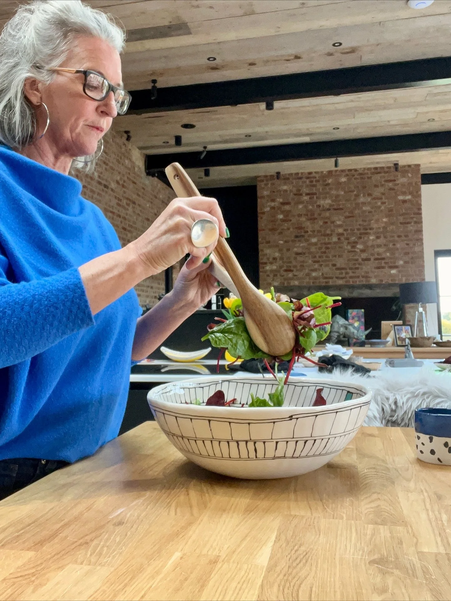 Ta Da!! It&rsquo;s pretty large and perfect for tossing that salad when family or friends are in town! 

I will be making a few more, also have a taller narrower version coming, what colours would you like to see? 

Let me know otherwise everything g