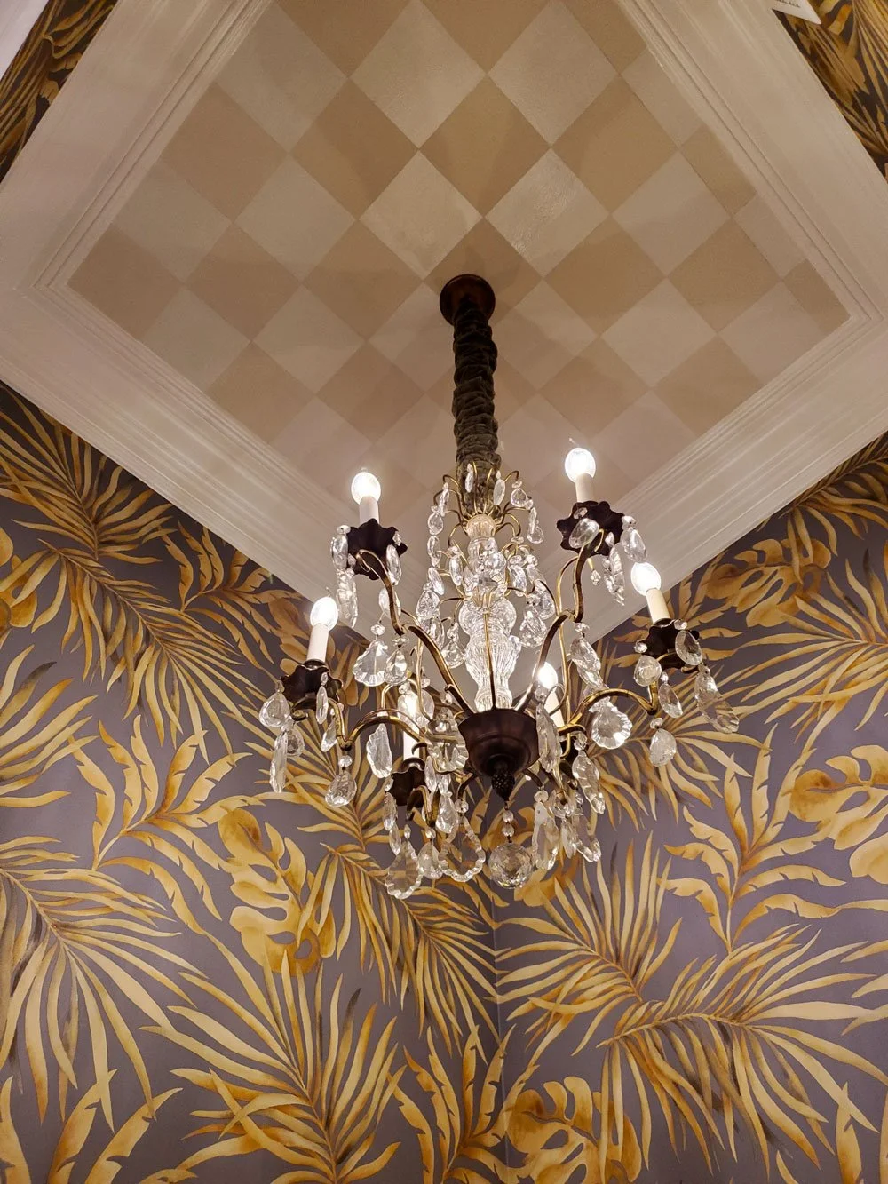 6_Ceiling_and_walls_by_Jill.jpg