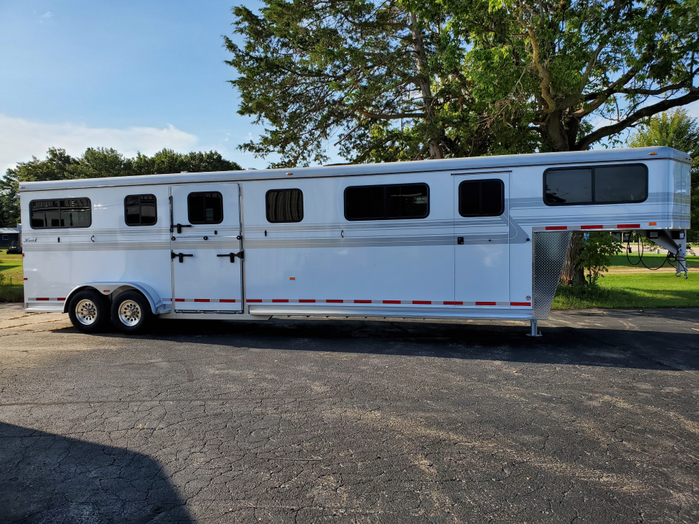 4 Horse Gooseneck Head to Head Classic Details — Happy Trails Trailers