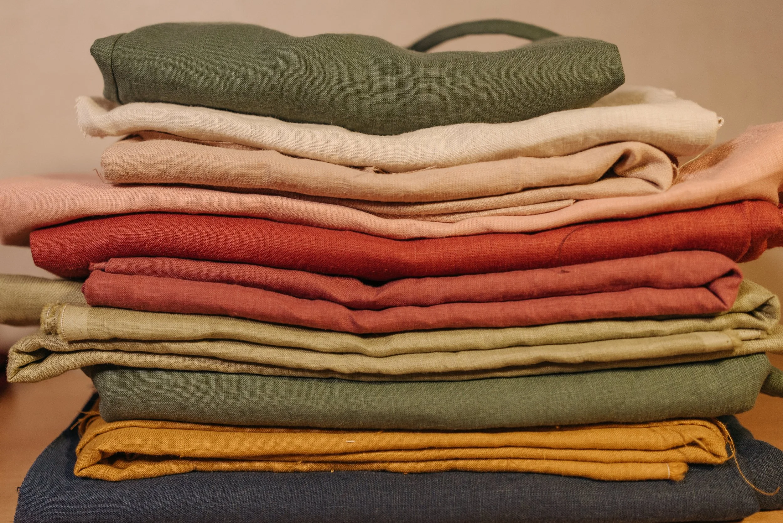 Mastering the Art of Folding a T-Shirt: Essential Tips for Fabric Care and Wardrobe Management