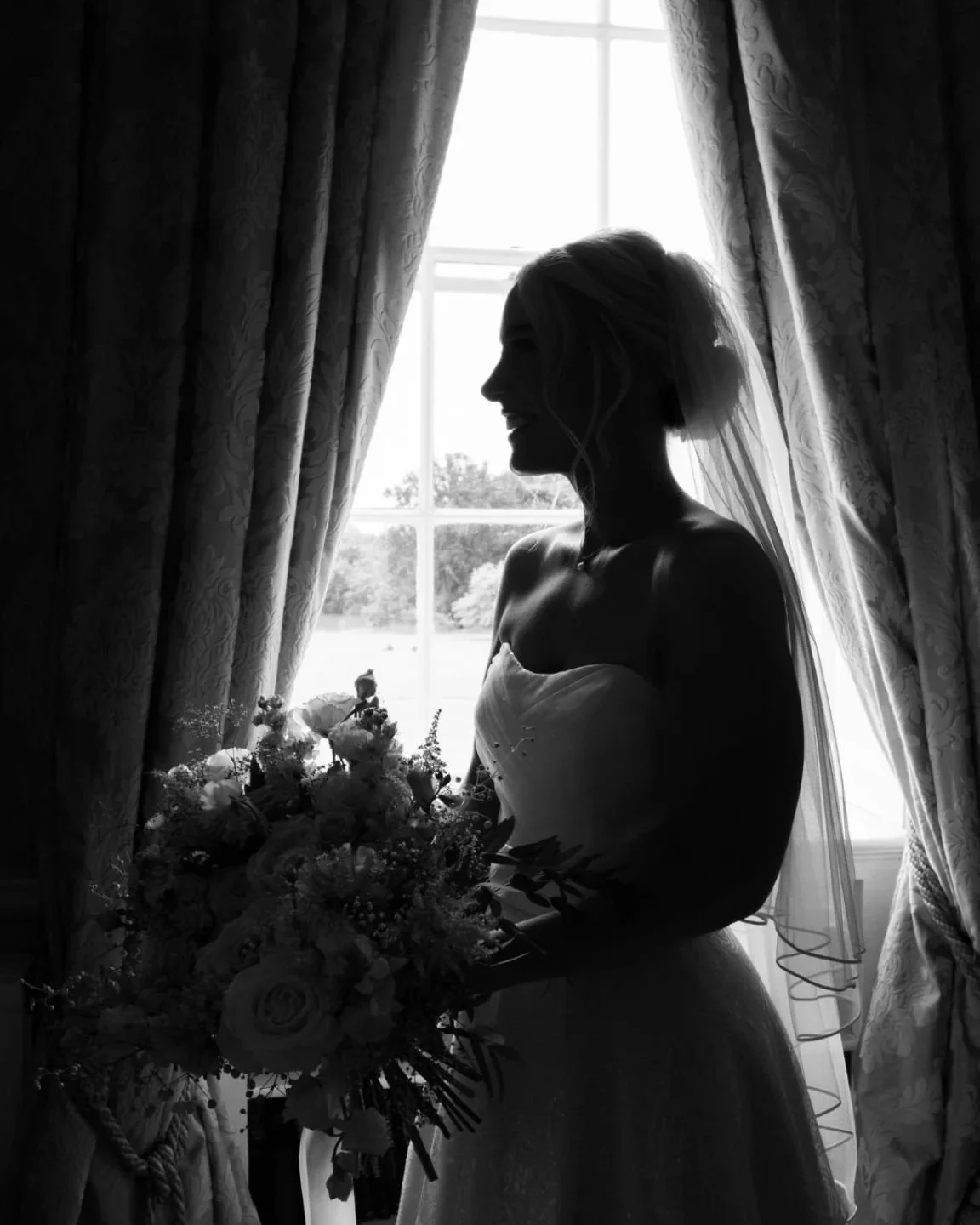 Sometimes the simplest of silhouettes say the most.

Venue: @norwoodng25⁣
Hair: @hannahblinkohairstylist⁣

Get in touch to book in:
@songhurst_photography 

#weddingphotography #weddingreception #nottinghamwedding  #NorwoodParkHotel