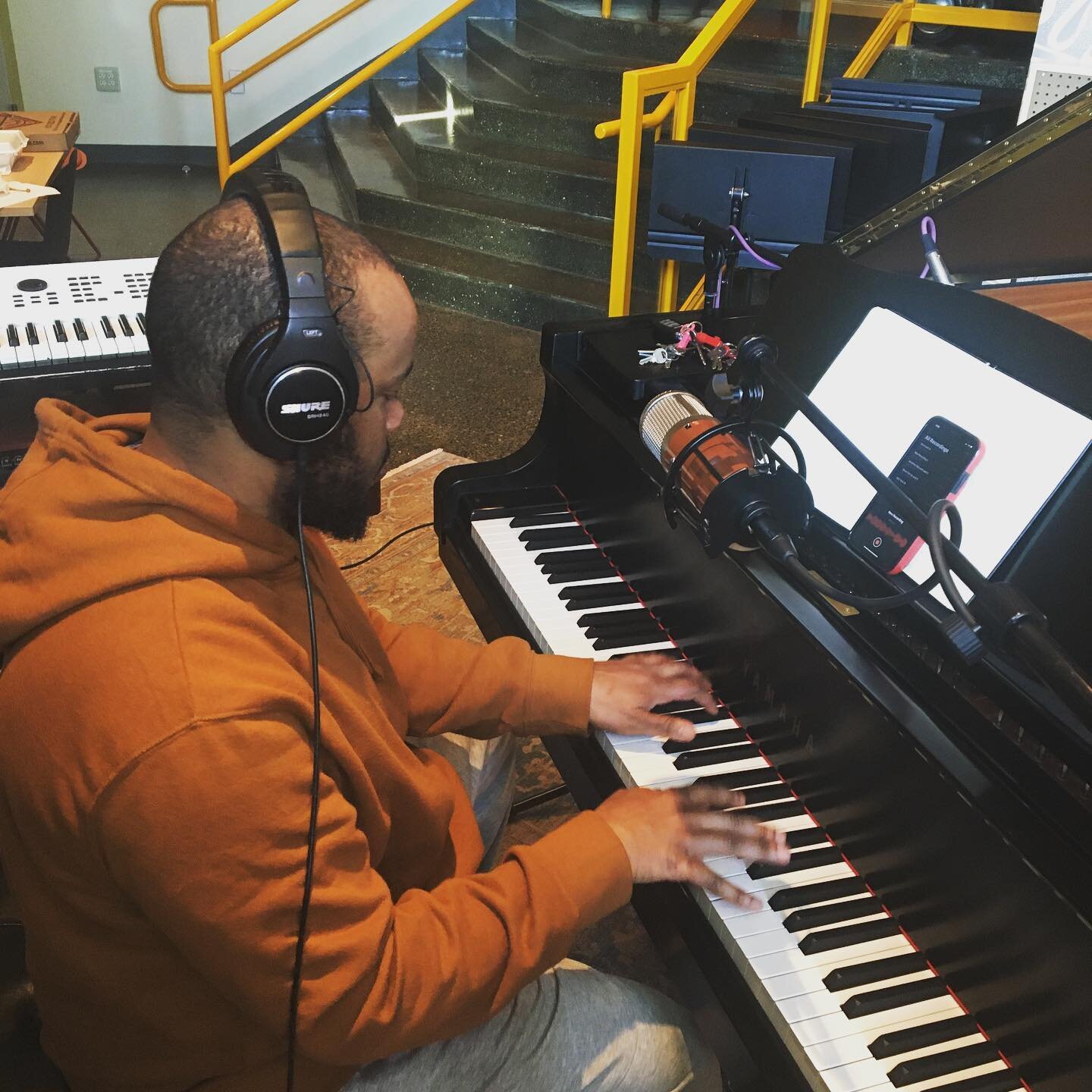 Piano overdubs yesterday at @therecordcotrc with @i_am_mastadonis , who&rsquo;s always so ahead of the game, he decided to wear an outfit matching the mics. @neumann.berlin TLM 102&rsquo;s inside, Cascade Fatheads outside, and @roswellproaudio Colare